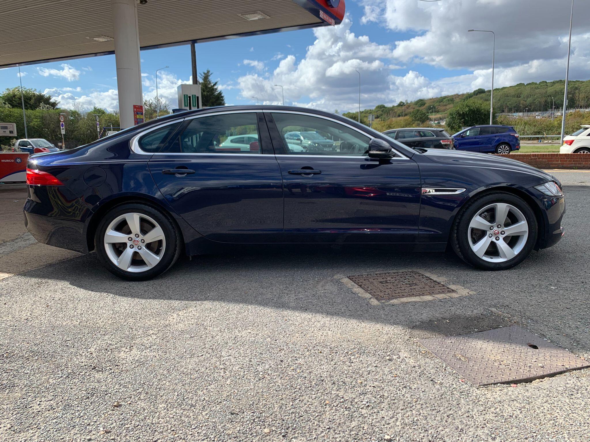 Jaguar XF view 9