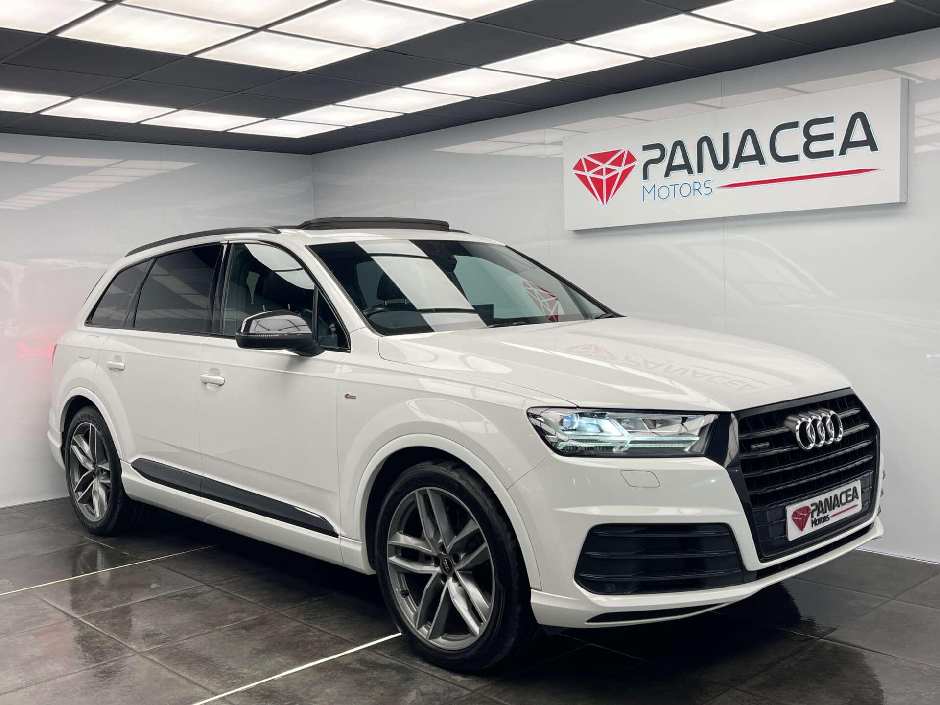 Audi Q7 view 11