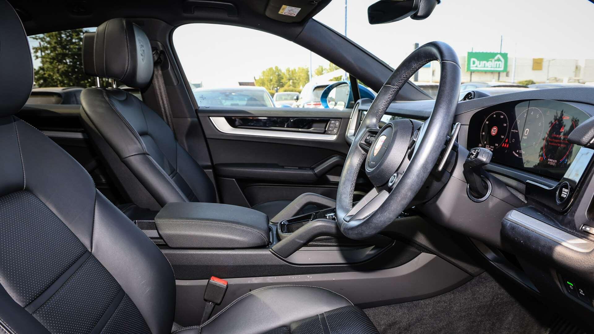 Porsche Cayenne view 12
