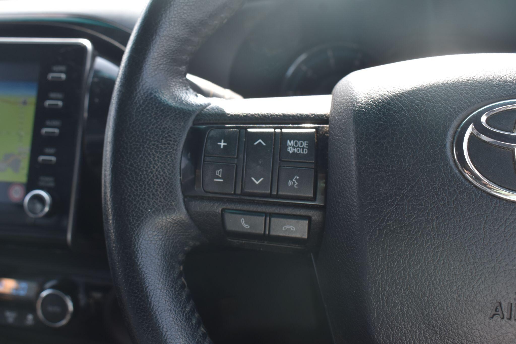 Hilux - 2.8 D-4D Invincible X Auto 4WD Euro 6 (s/s) 4dr - Image 23