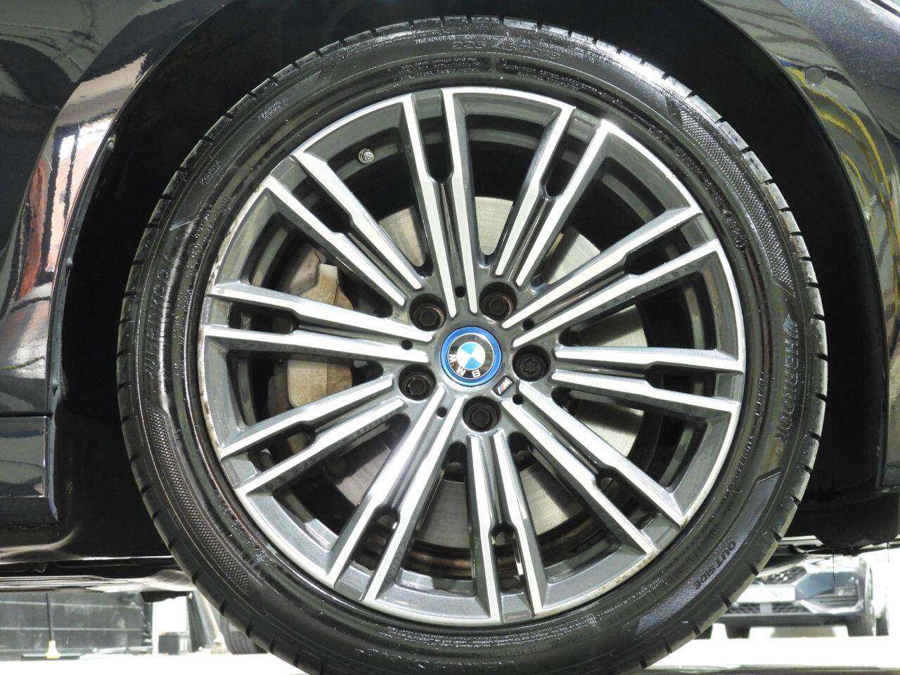 BMW 3 Series view 13