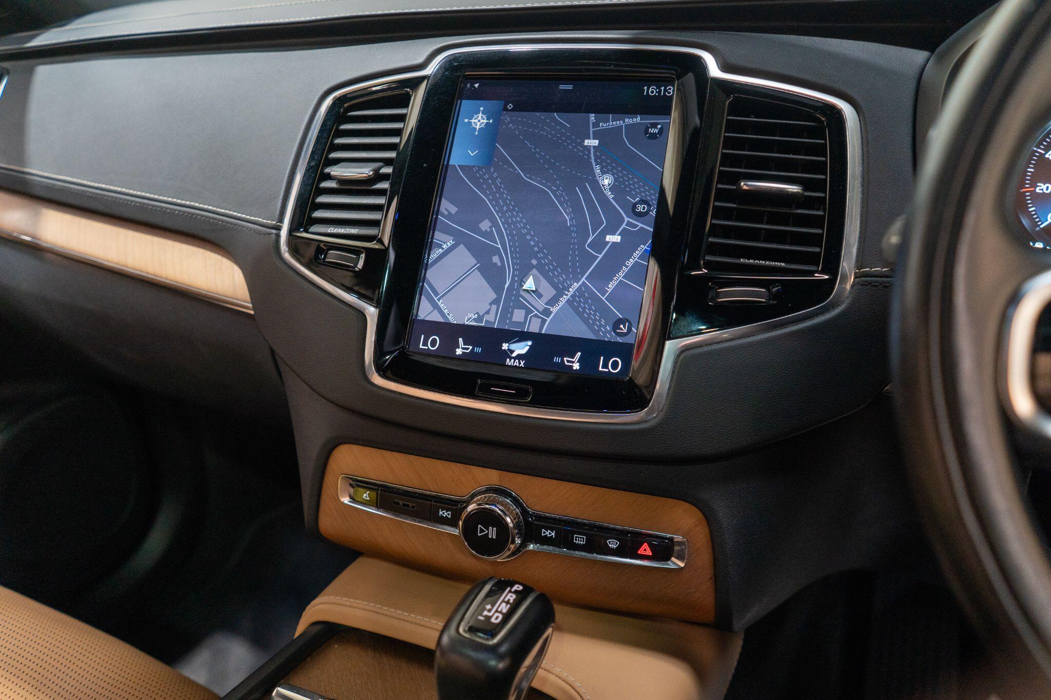 Volvo XC90 view 24