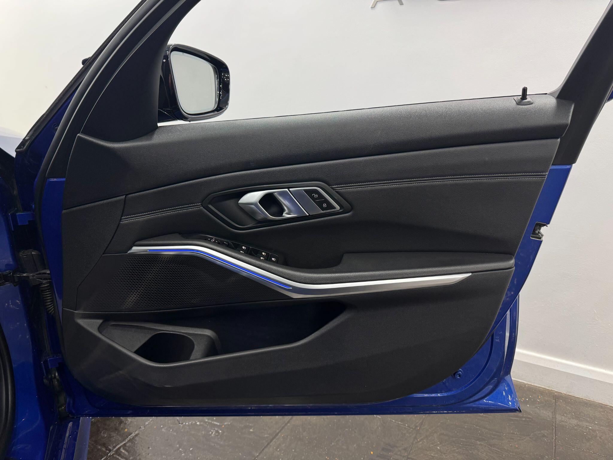 BMW 3 Series view 28