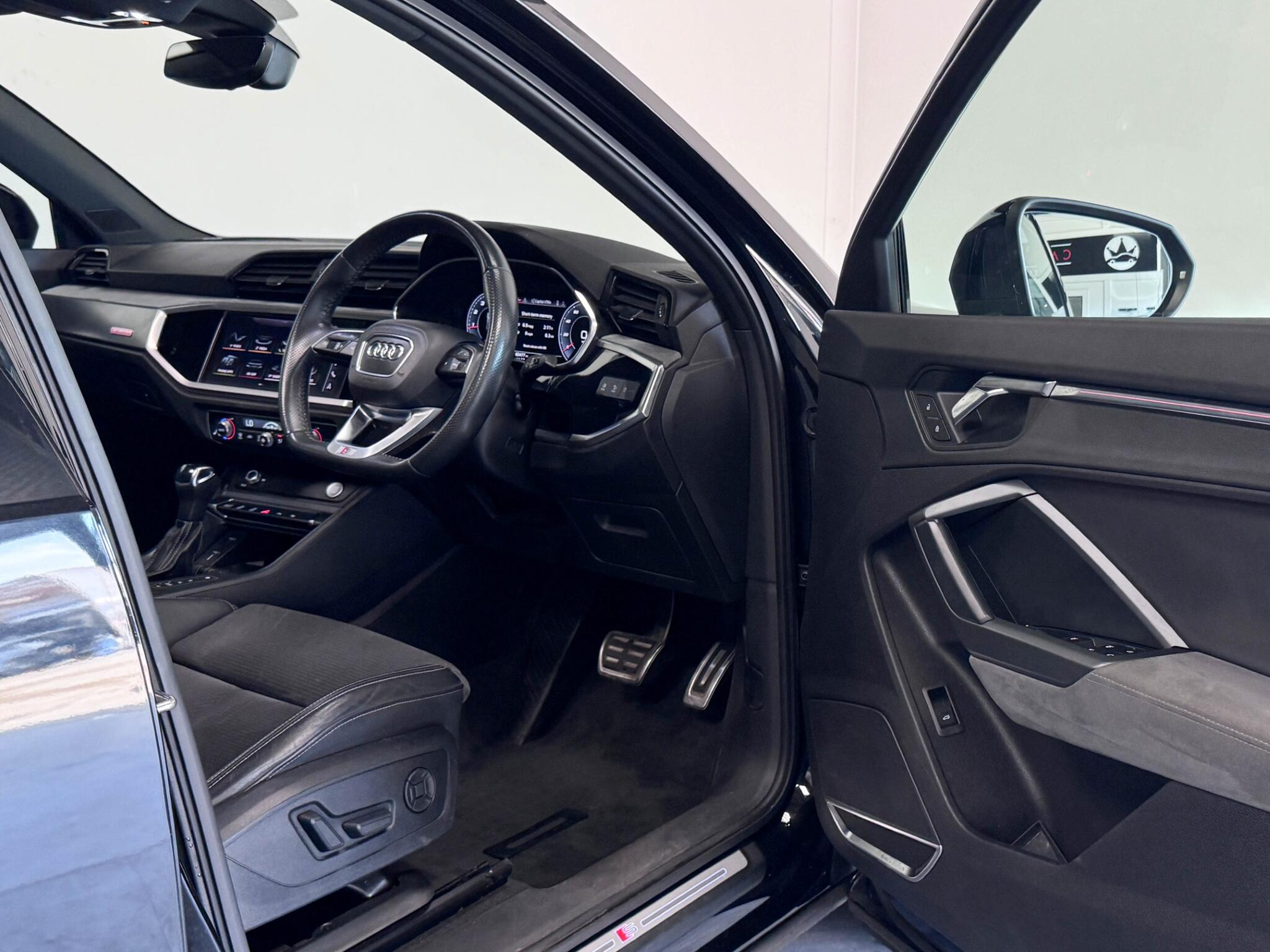 Audi Q3 view 34