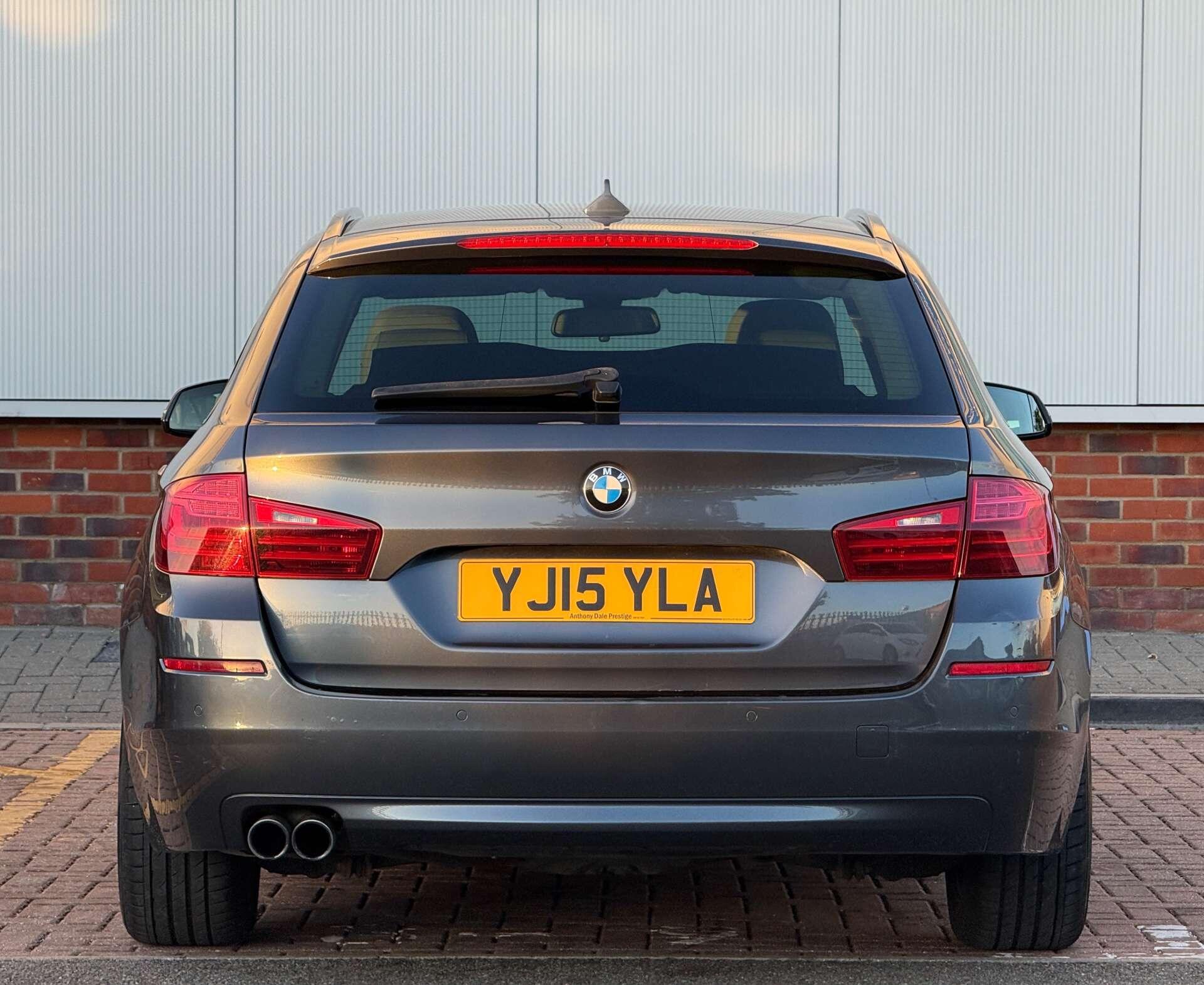 BMW 5 Series view 5