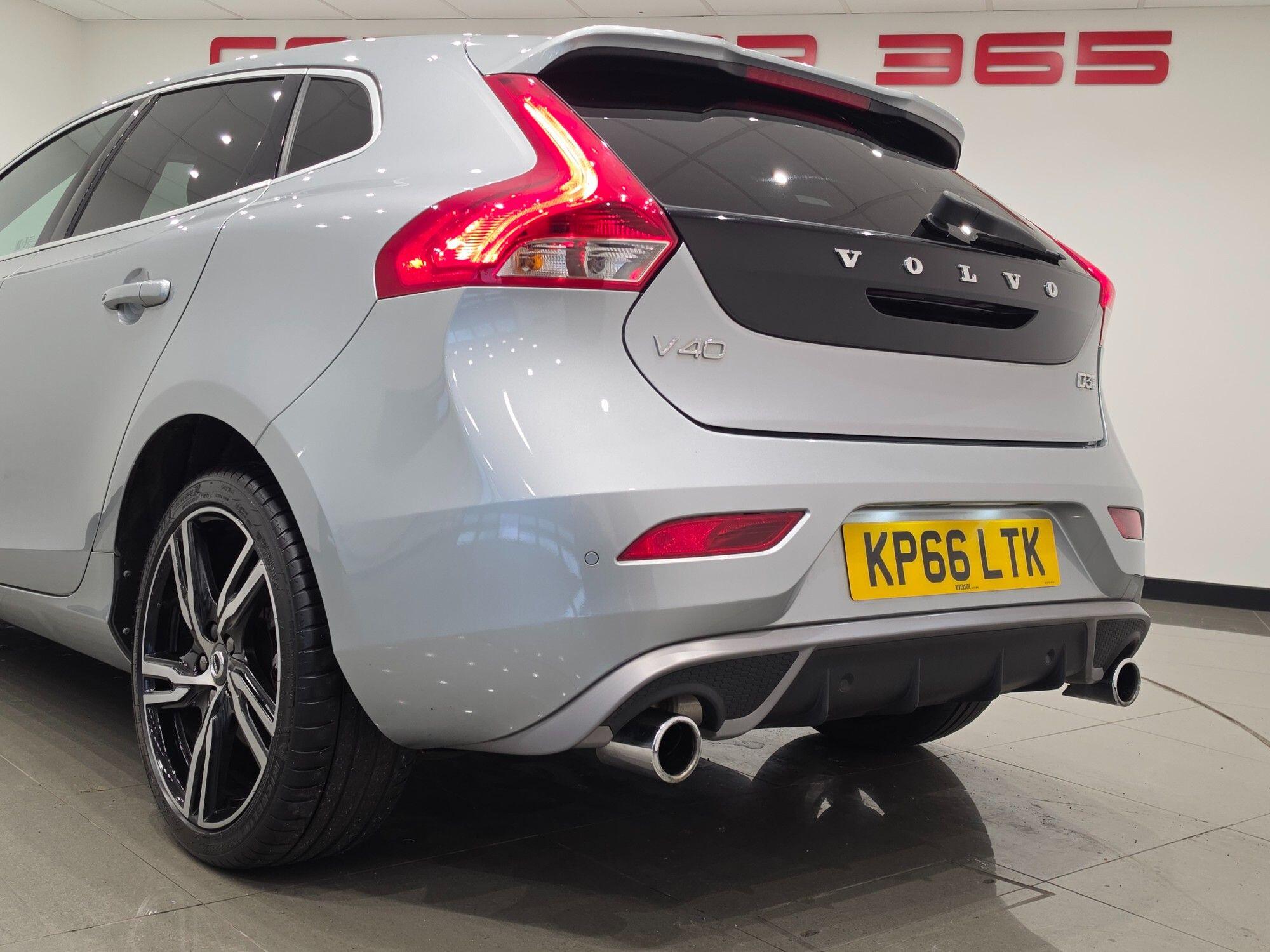 Volvo V40 view 12