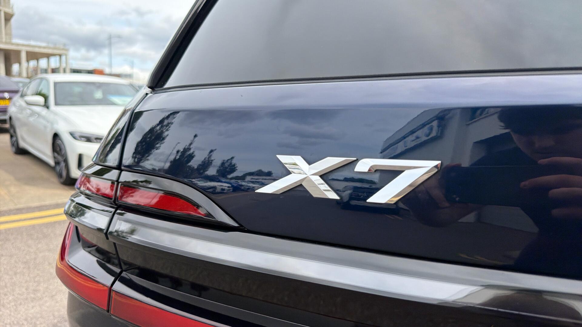 BMW X7 view 39