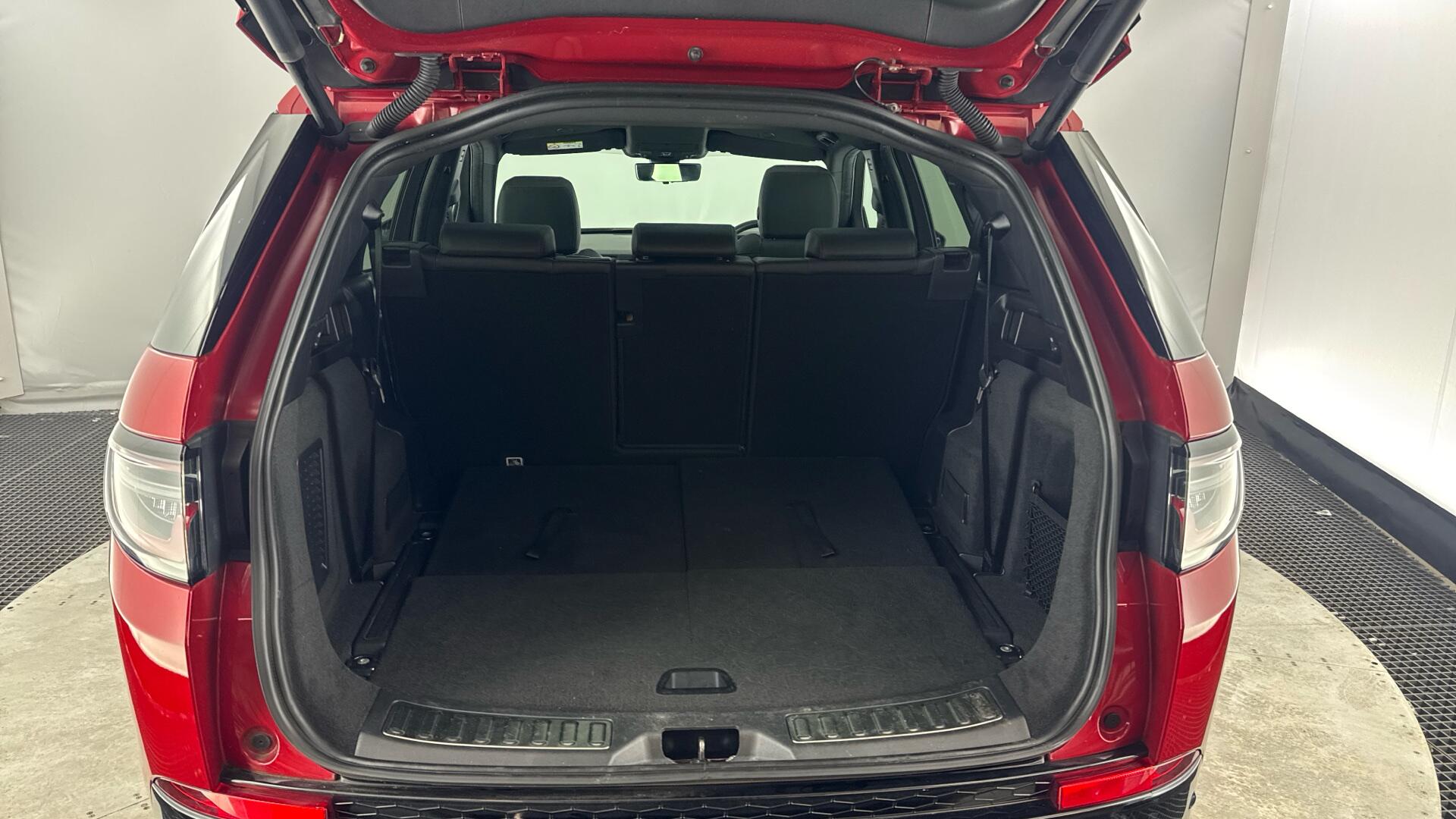 Land Rover Discovery Sport view 17