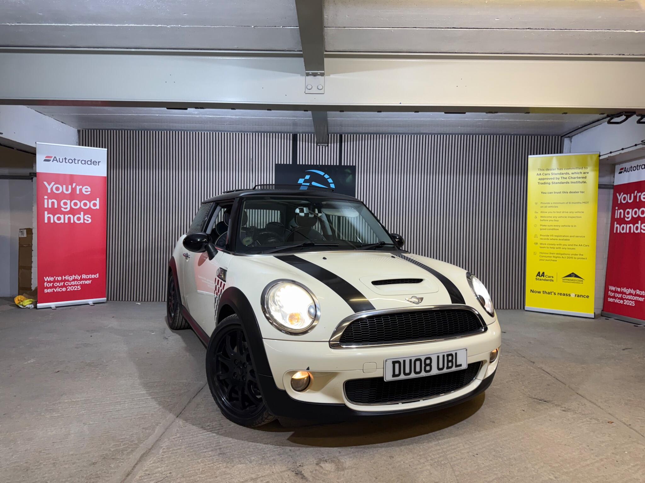2008 MINI Hatch image 5