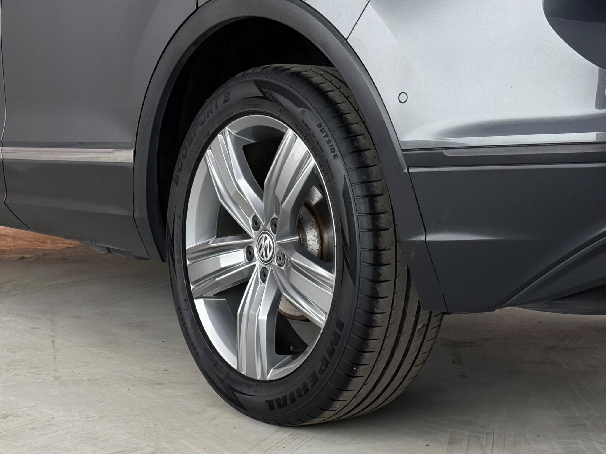 Volkswagen Tiguan view 12