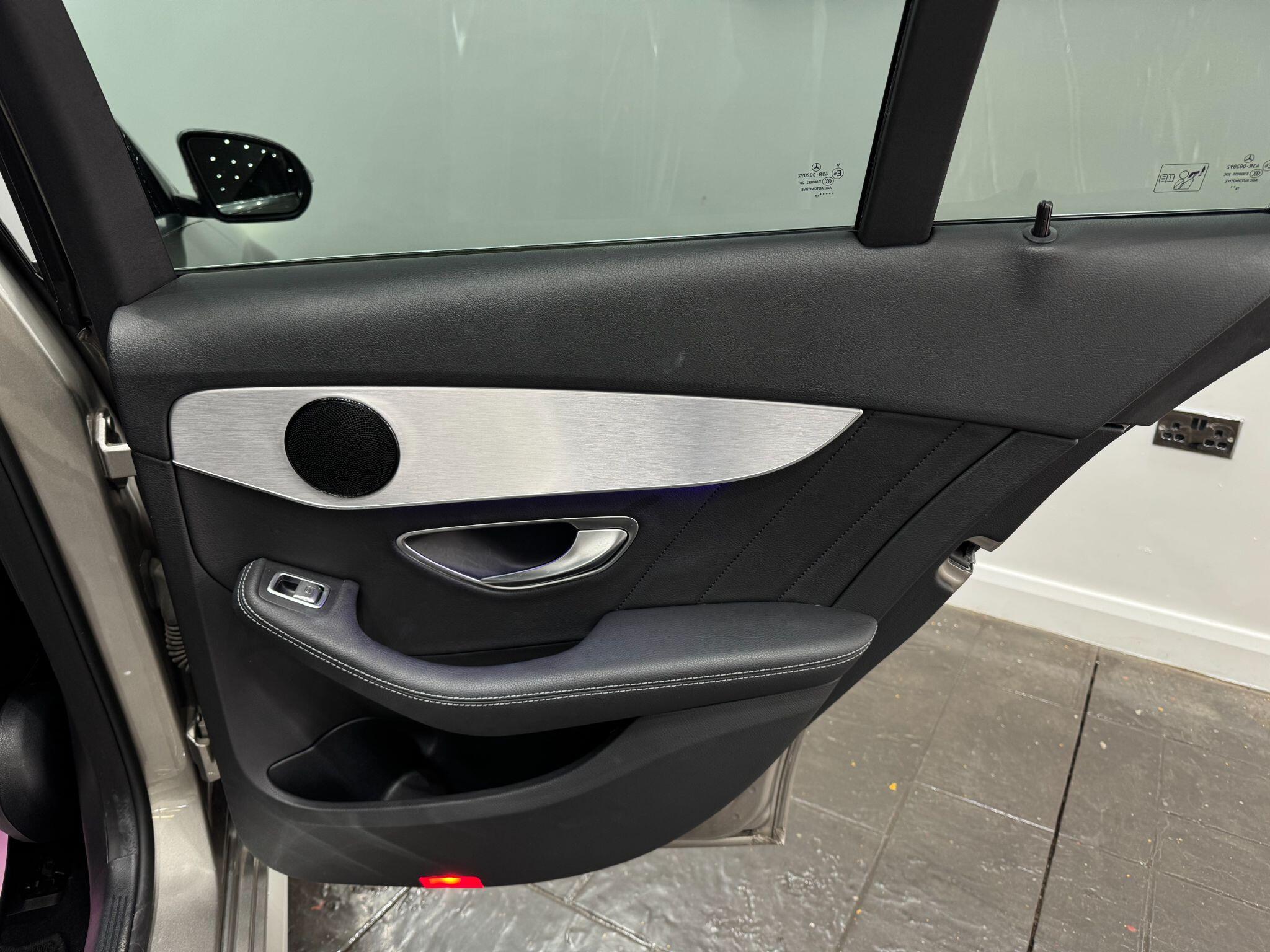 Mercedes-Benz C-Class view 57