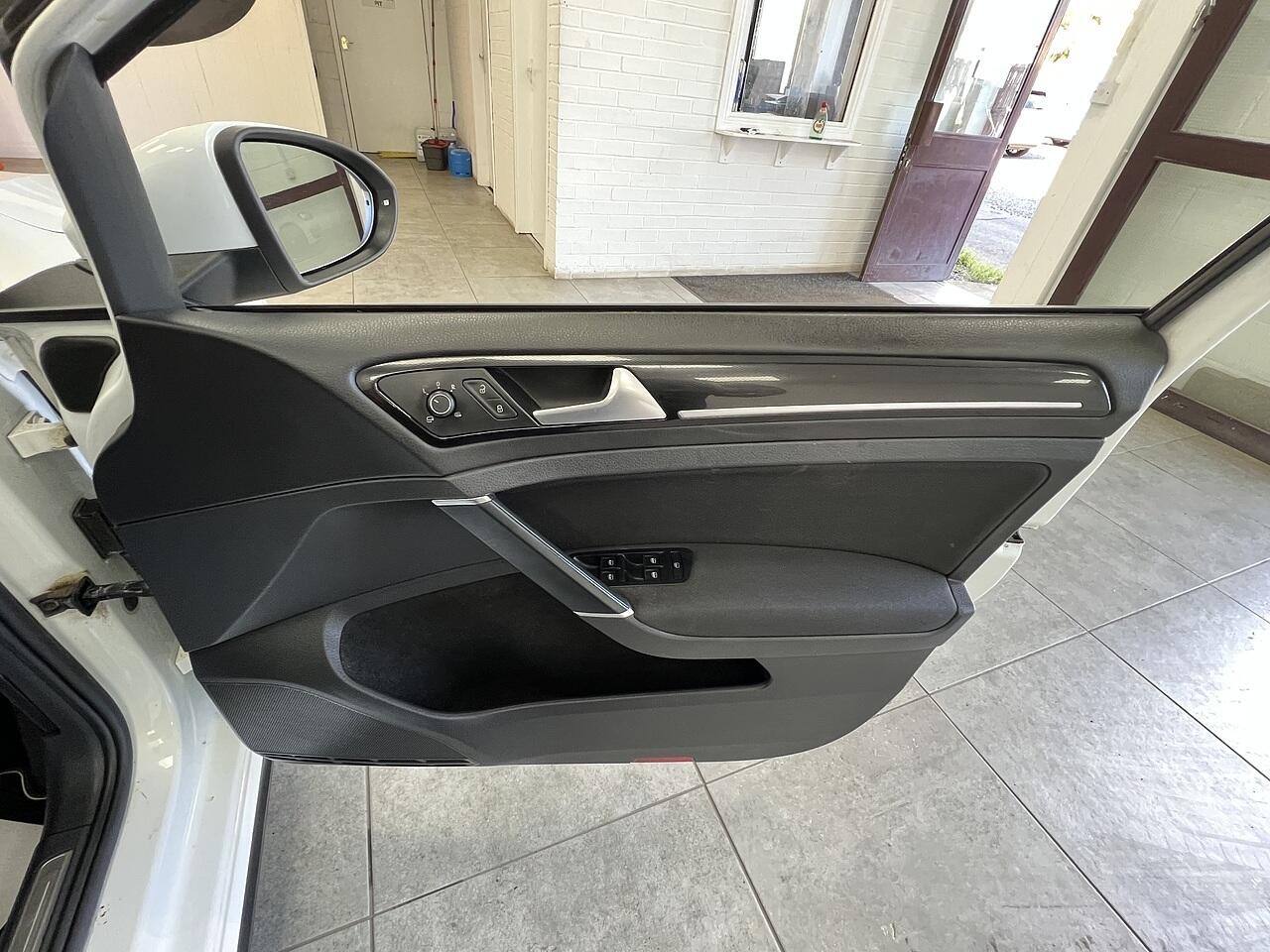 Volkswagen Golf view 13