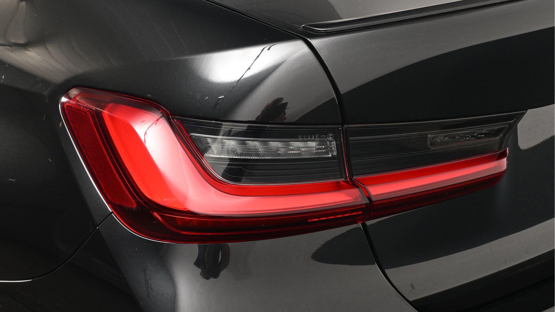 BMW 3 Series view 22