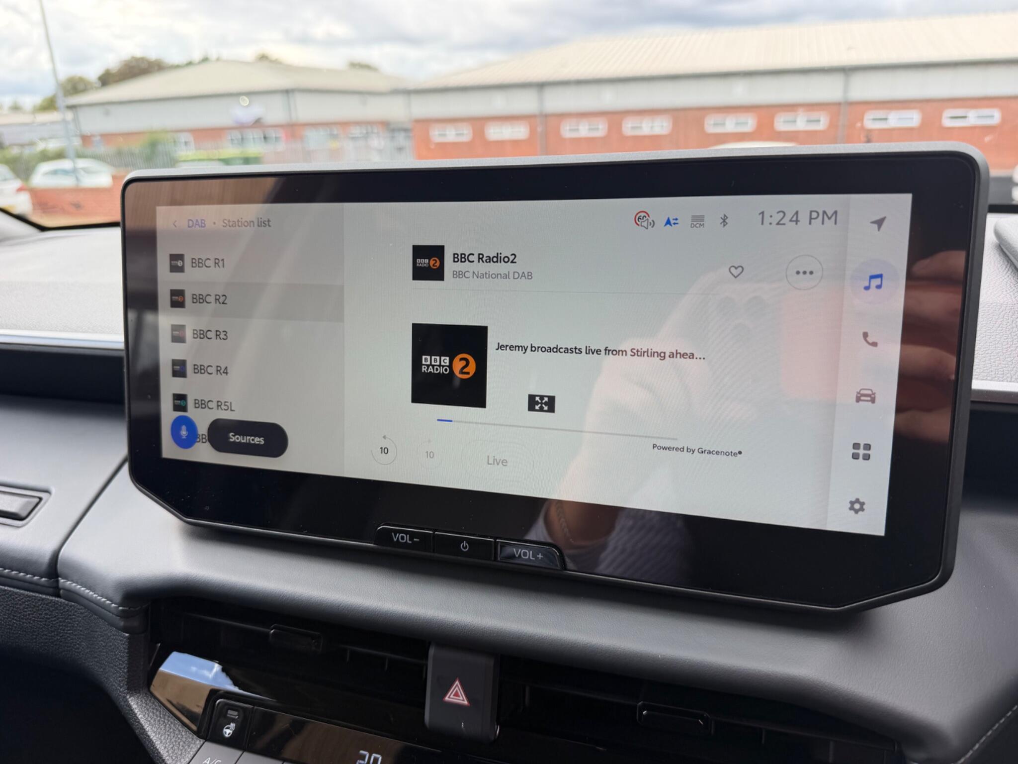 Toyota Hilux view 23