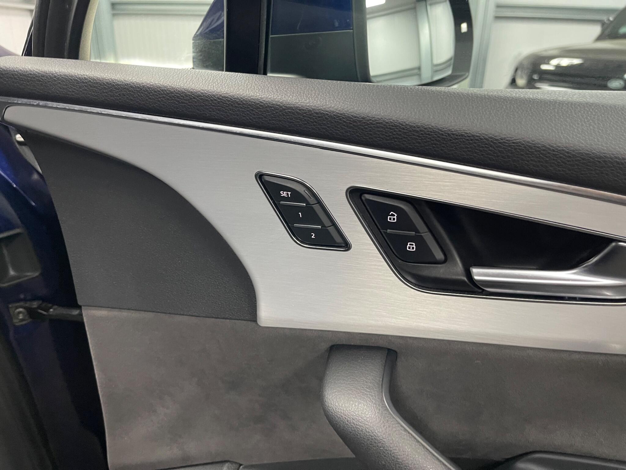 Audi Q7 view 45