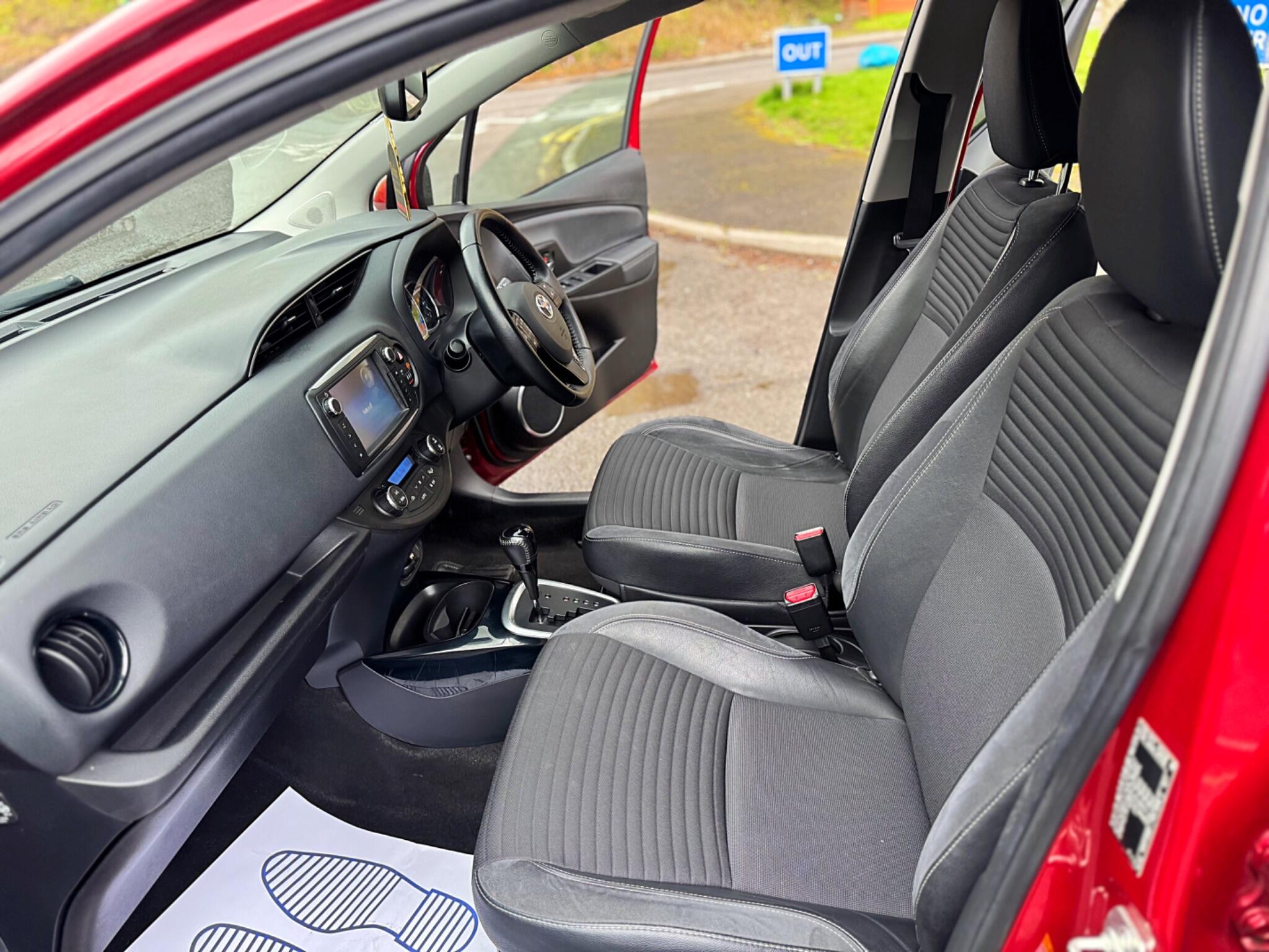 2017 Toyota Yaris 1.5 VVT-h Excel E-CVT Euro 6 (s/s) 5dr (15in Alloy) image 41