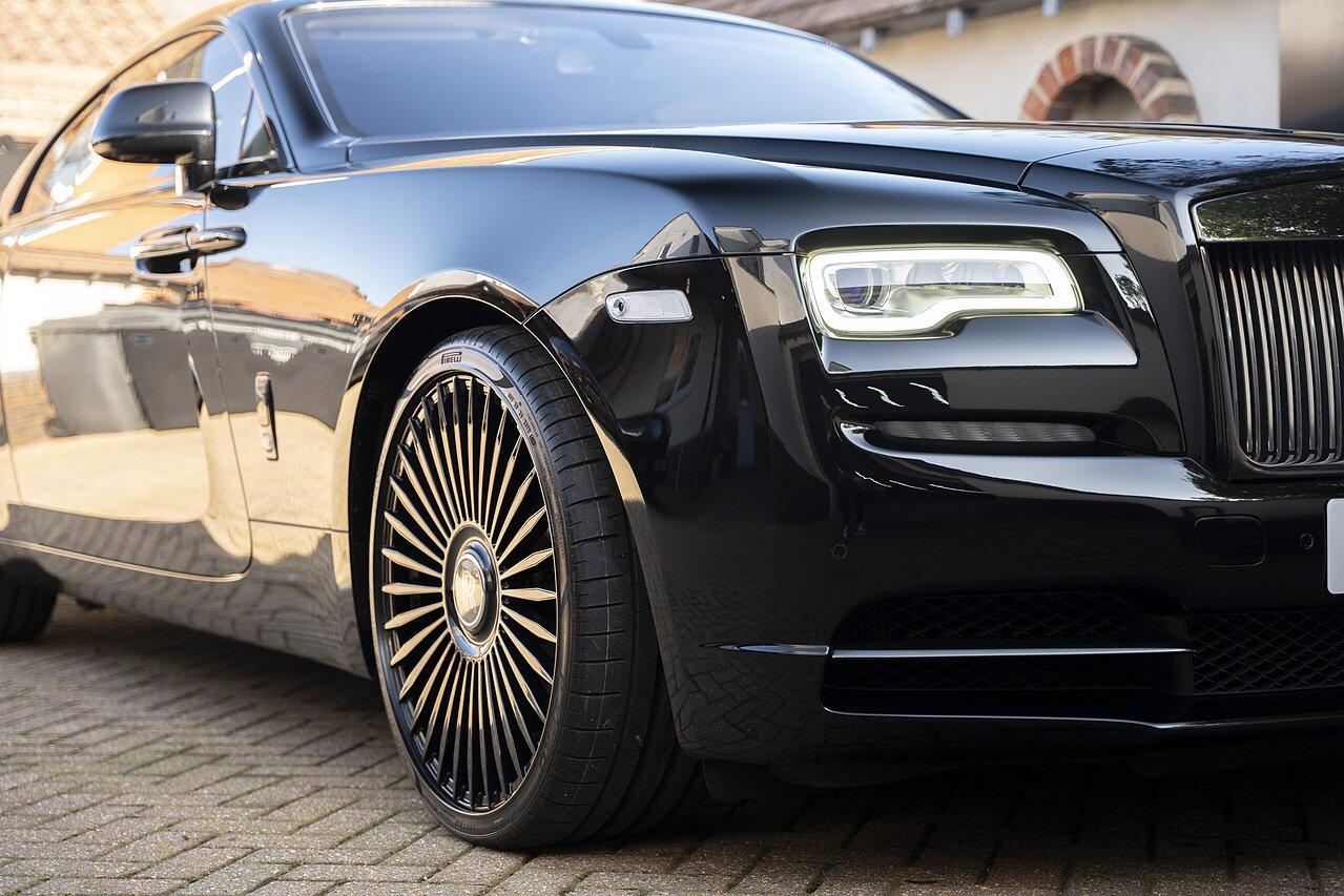 Rolls-Royce Wraith view 6