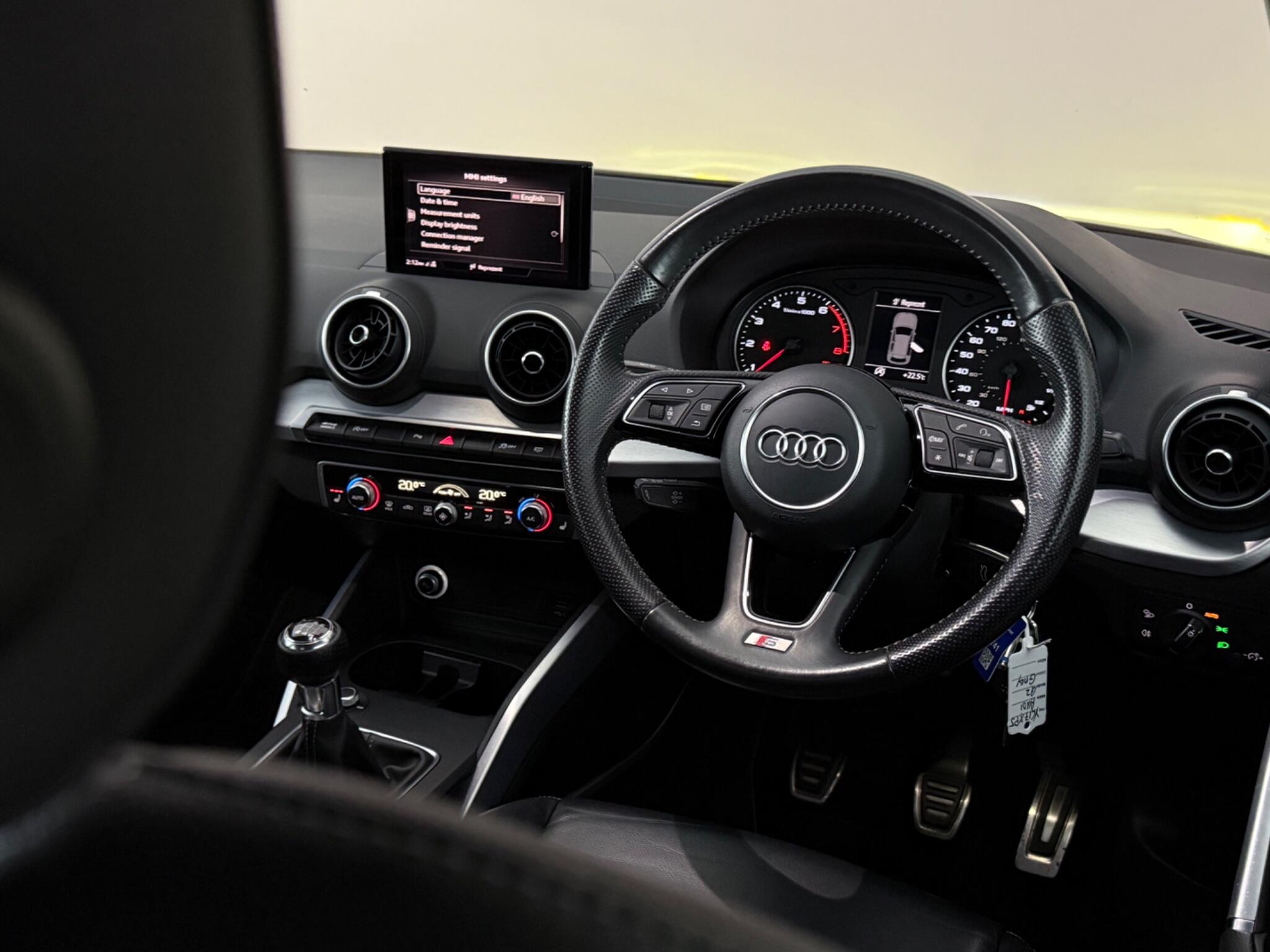 Audi Q2 view 13