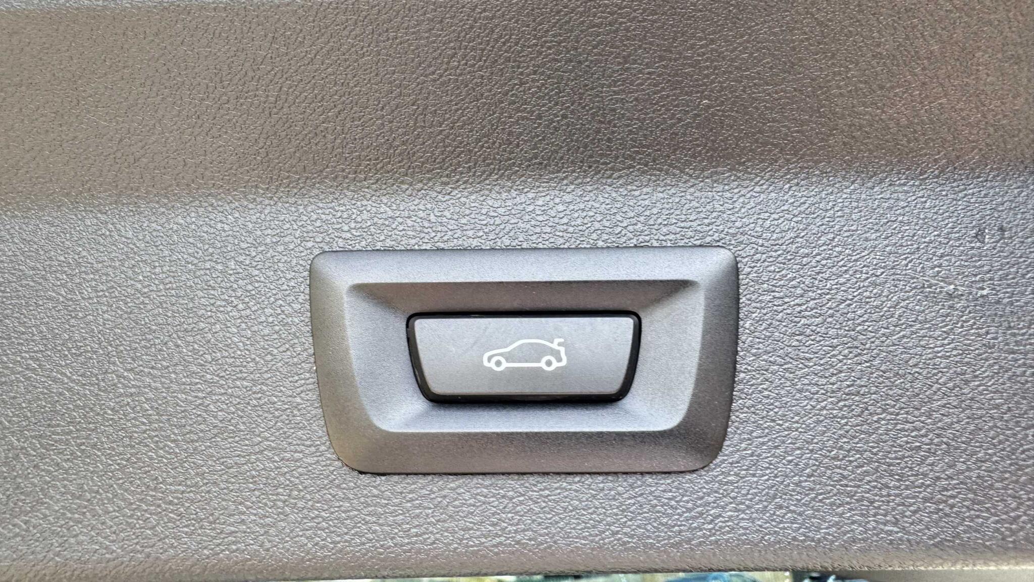 BMW X3 view 12