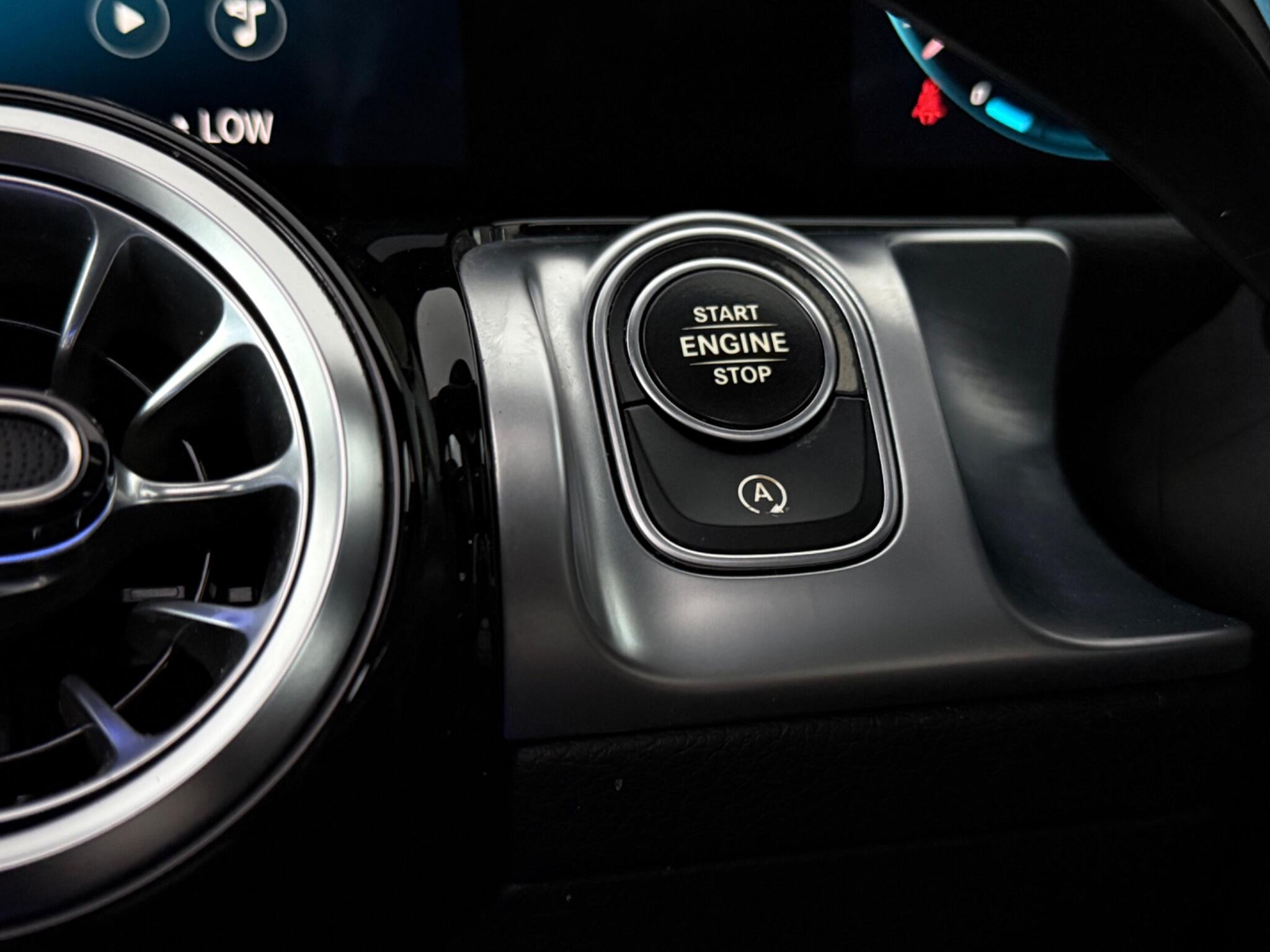 Mercedes-Benz GLB view 17