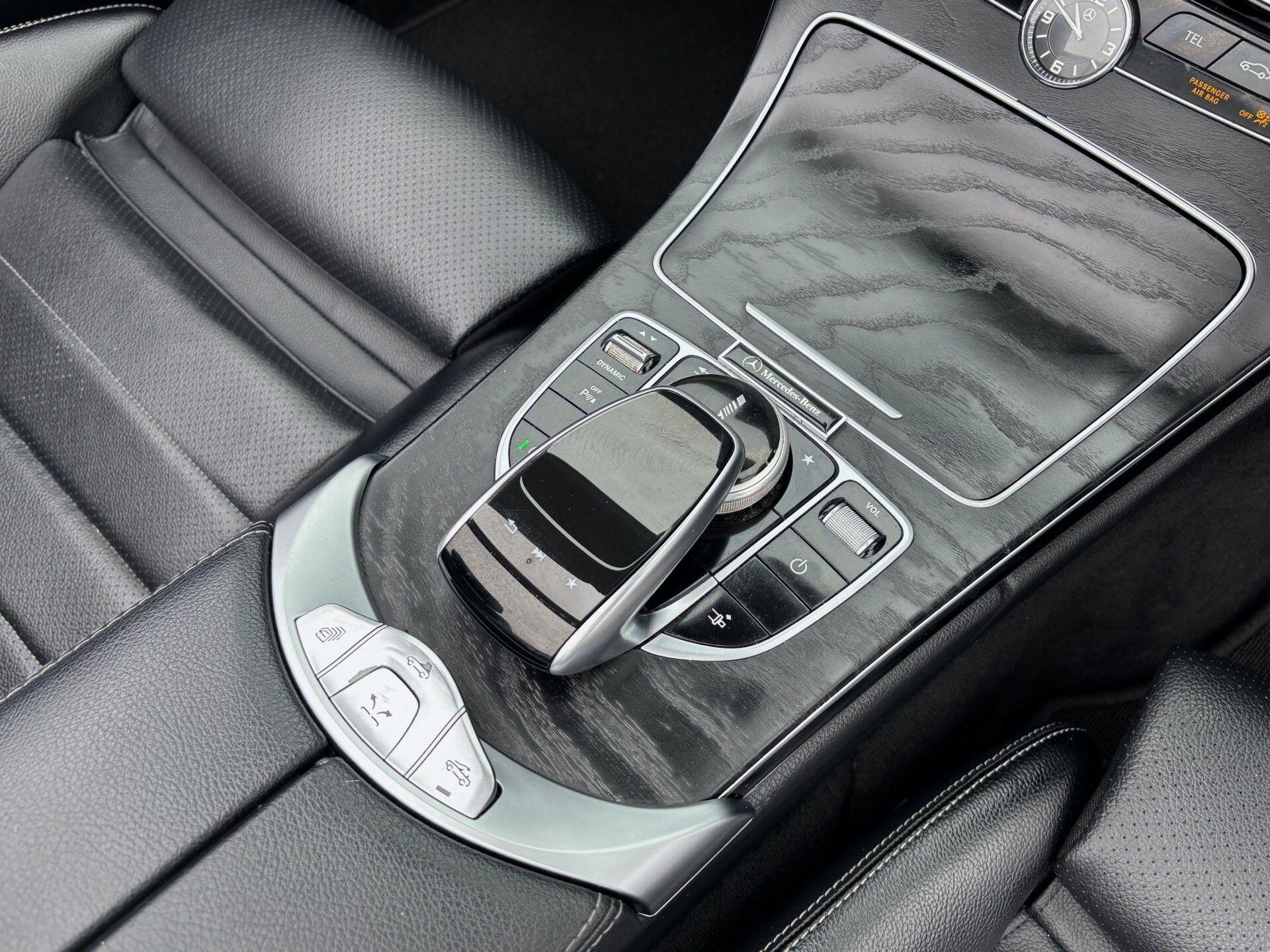 Mercedes-Benz C-Class view 37