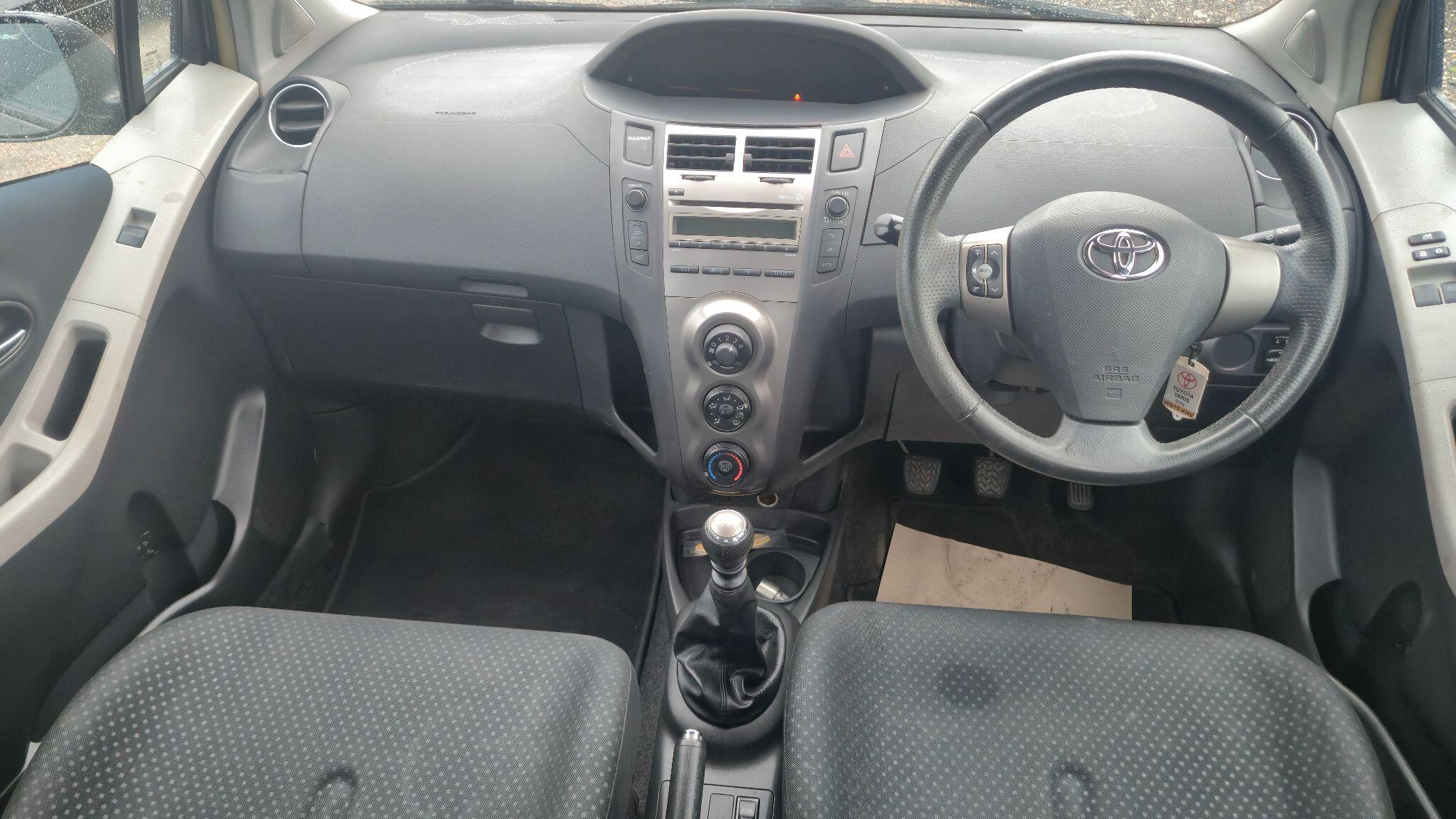 Toyota Yaris view 12