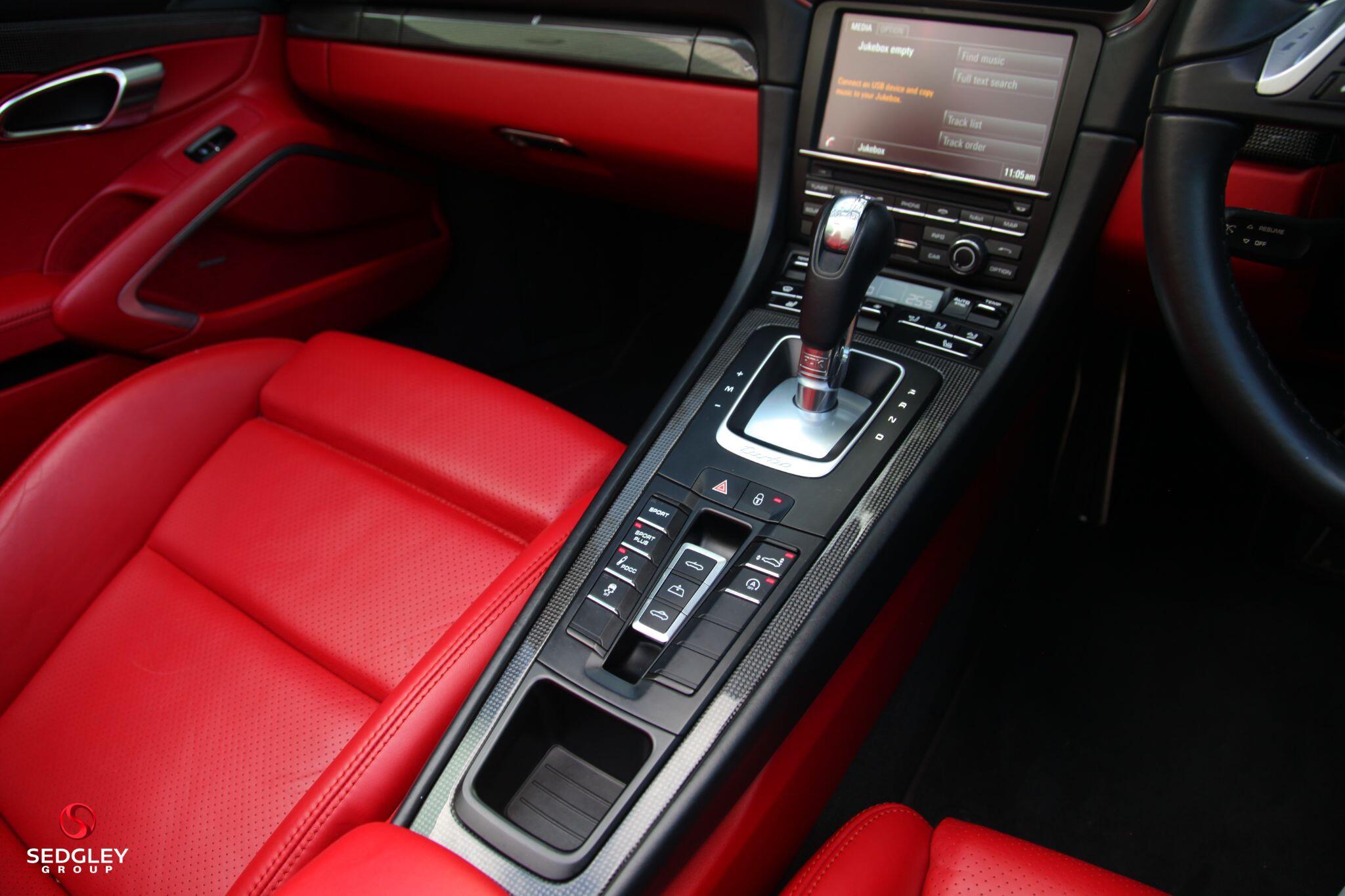 Porsche 911 view 26