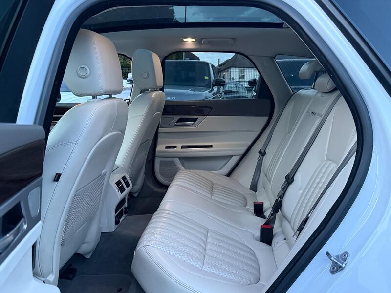 Jaguar XF view 66