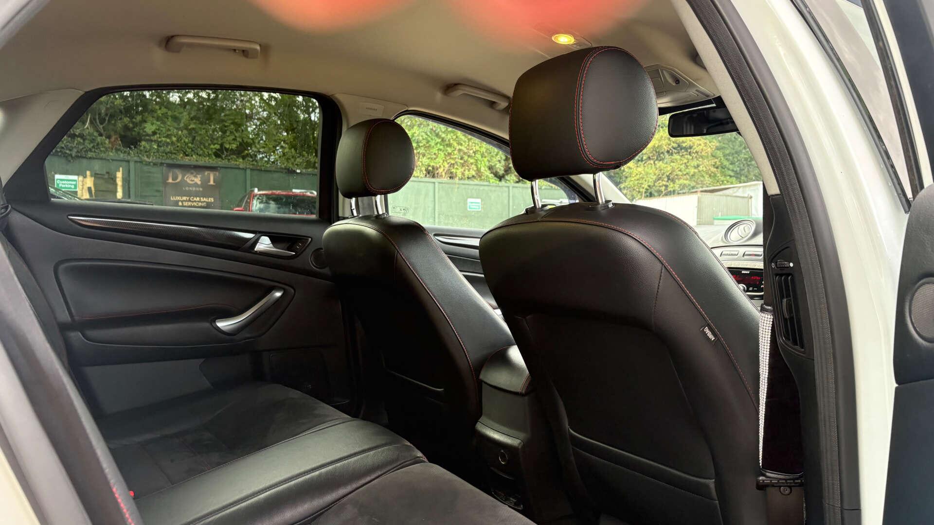 Ford Mondeo view 9
