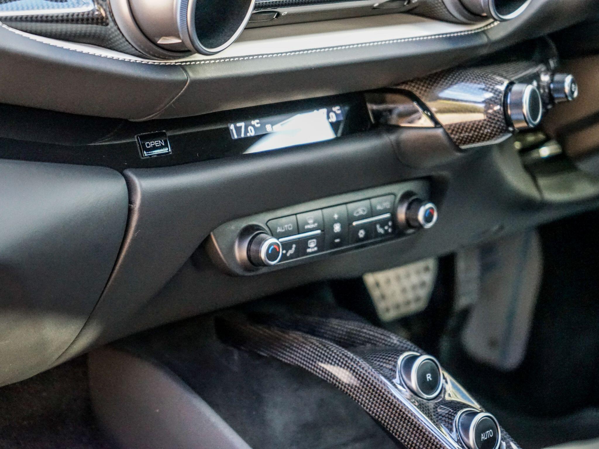Ferrari 812 view 18