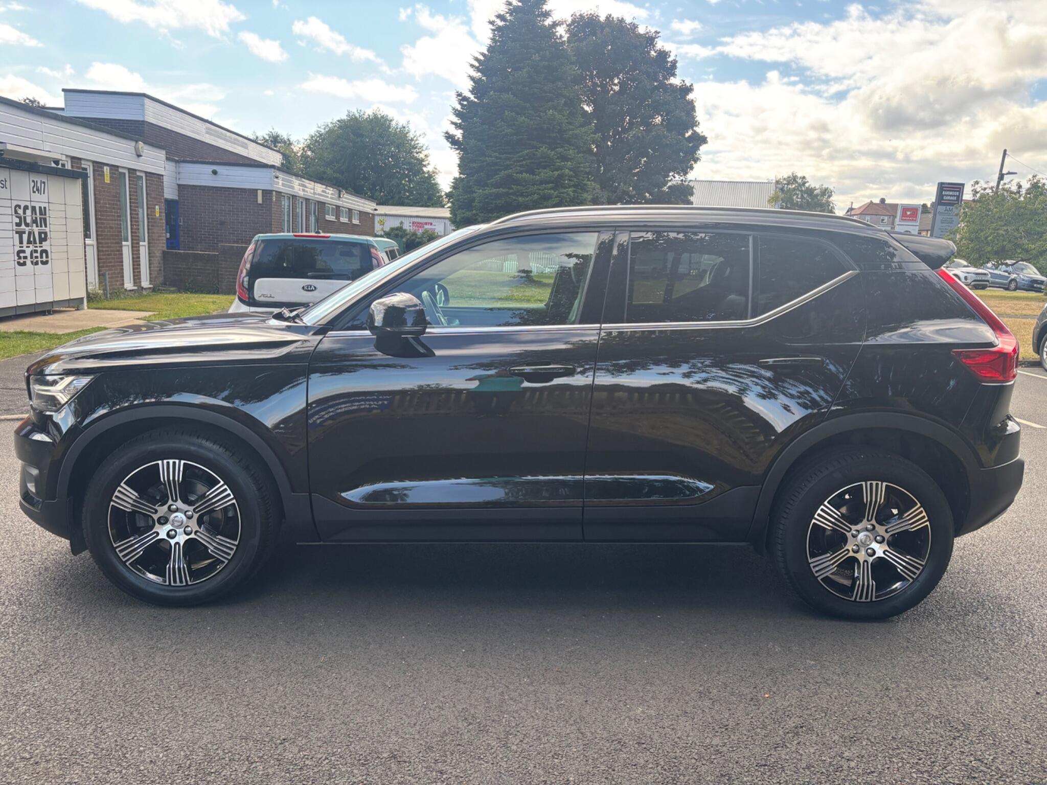 Volvo XC40 view 8