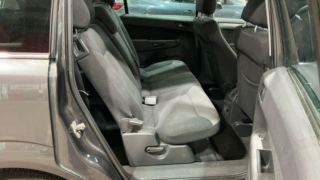 Vauxhall Zafira view 9