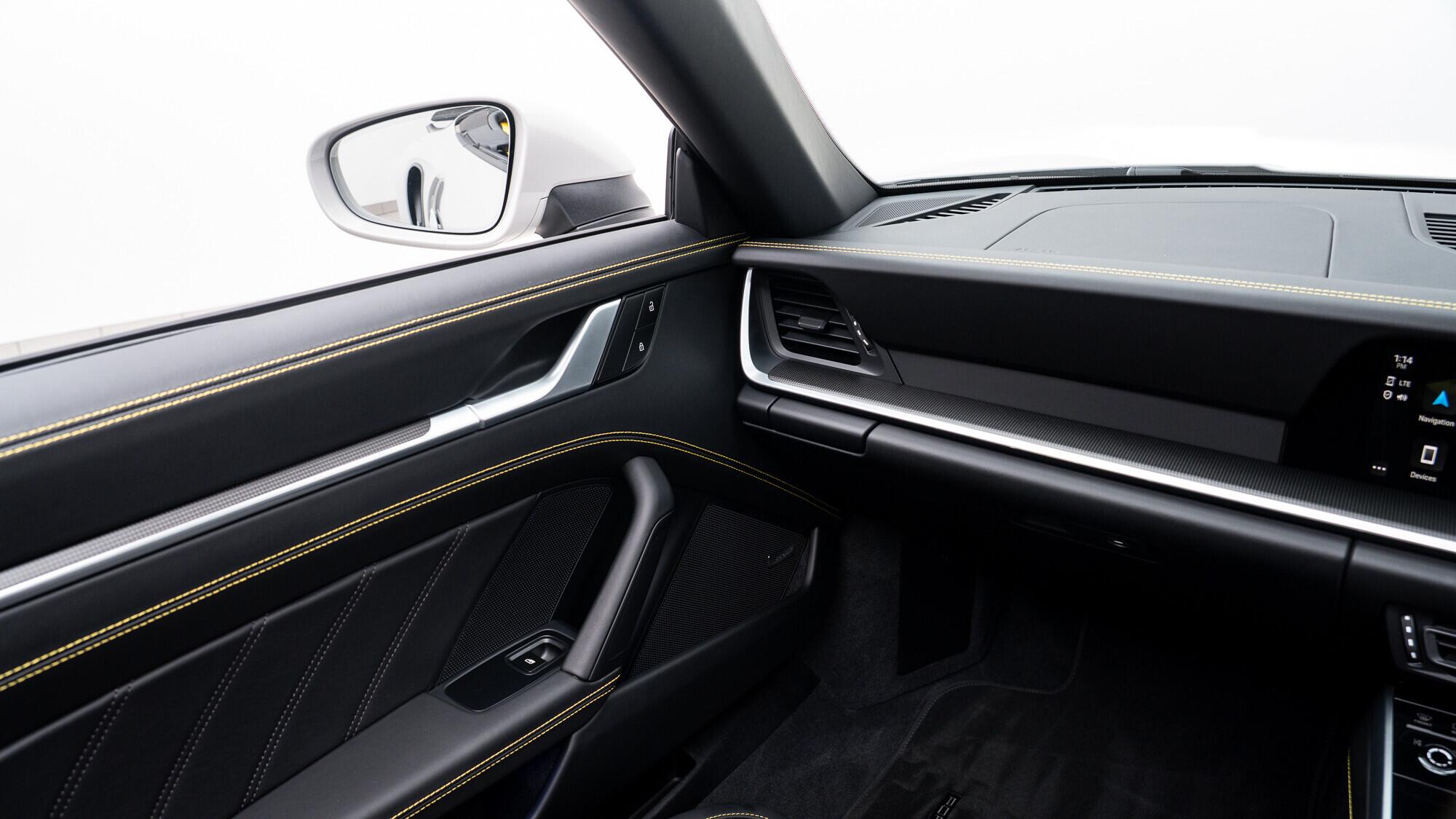 Porsche 911 view 36