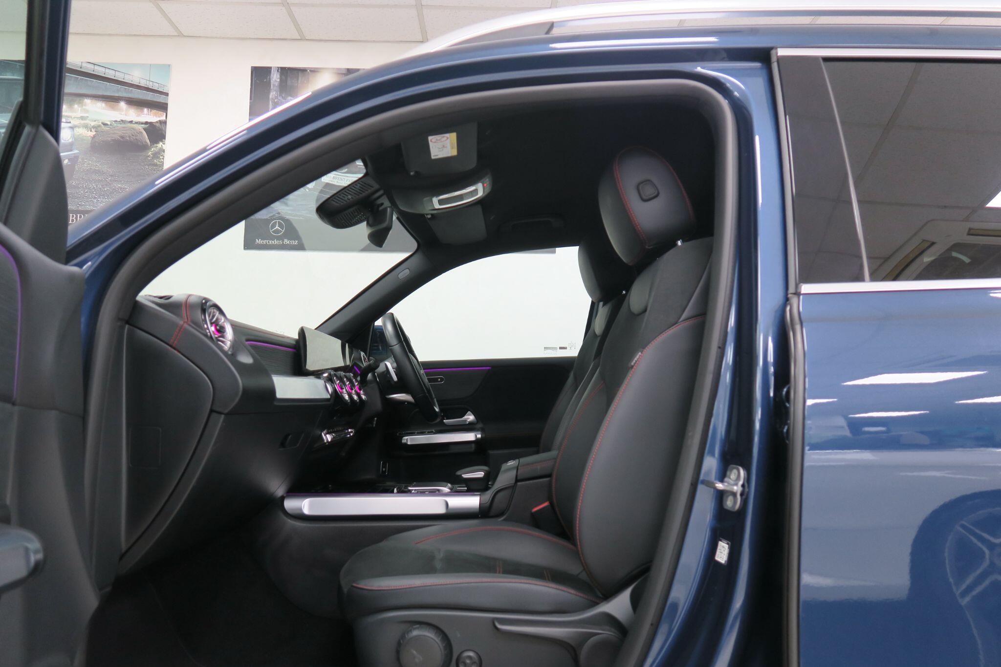 Mercedes-Benz EQB view 9