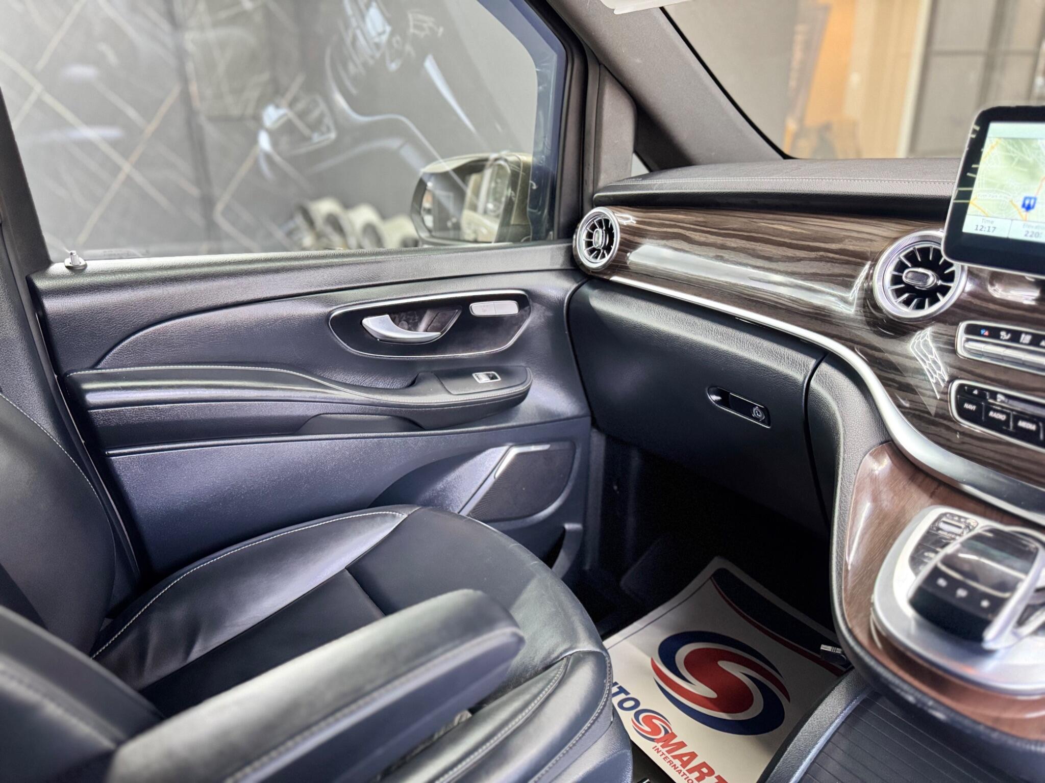 Mercedes-Benz V-Class view 47