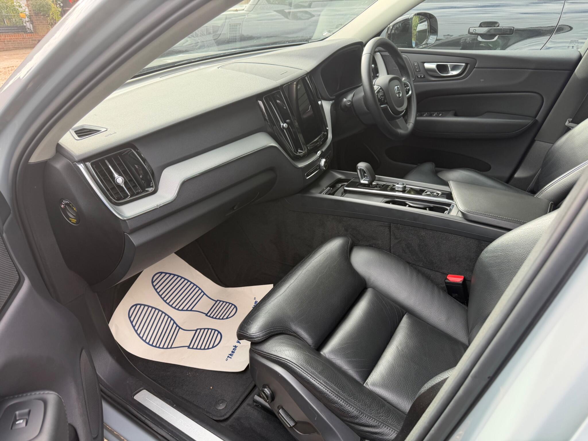 Volvo XC60 view 5