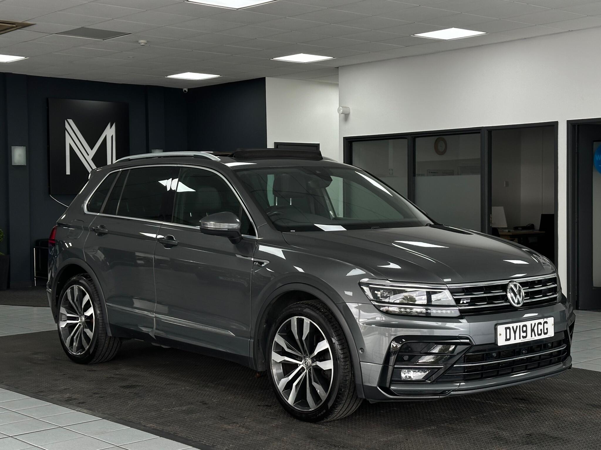 Volkswagen Tiguan view 2