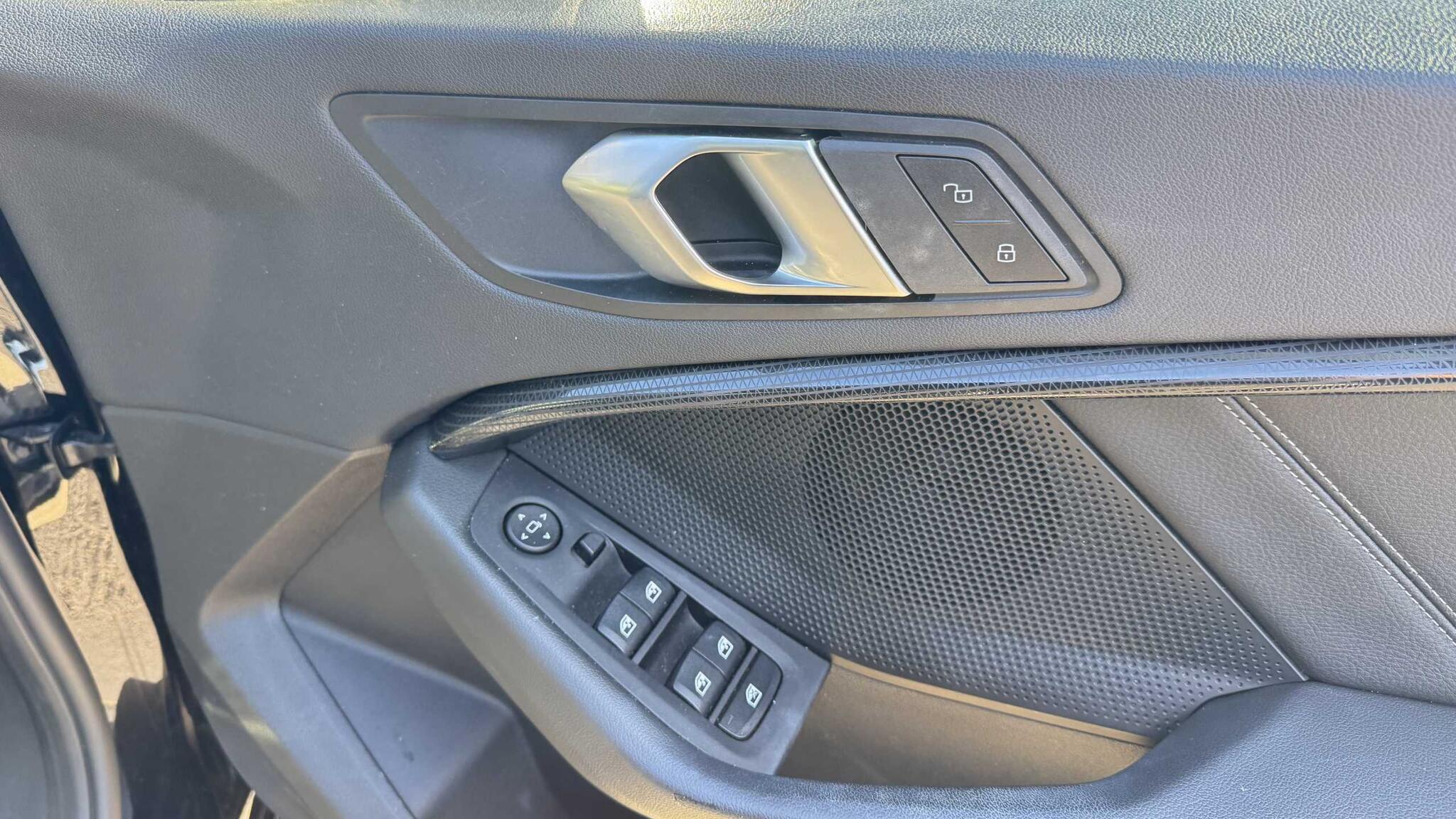 BMW 1 Series view 25