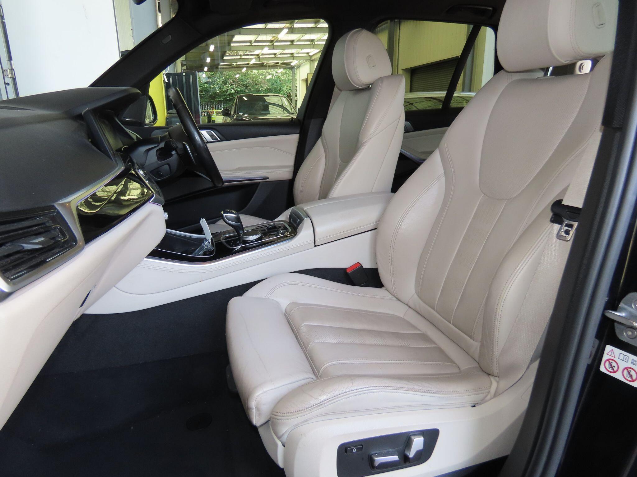 BMW X5 view 12