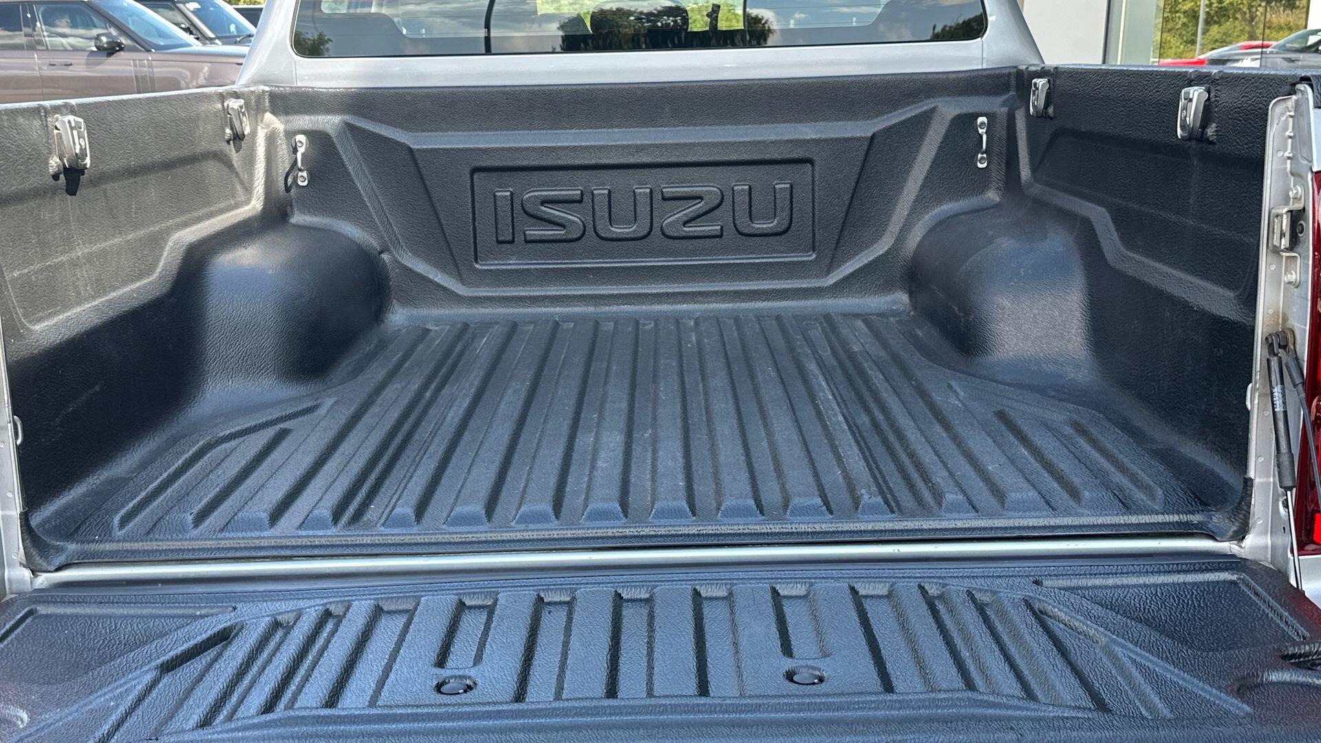 Isuzu D-Max view 22