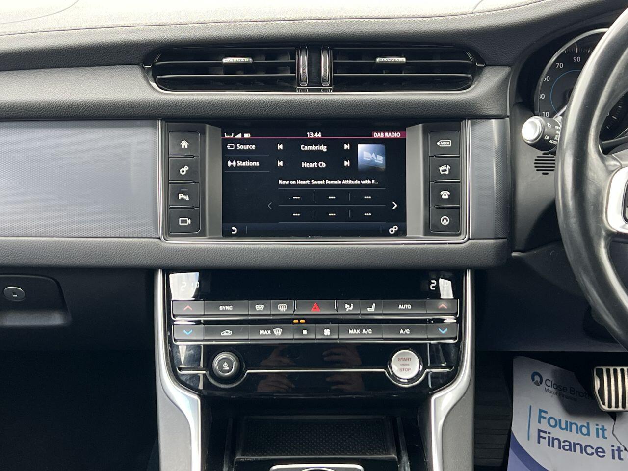Jaguar XF view 36