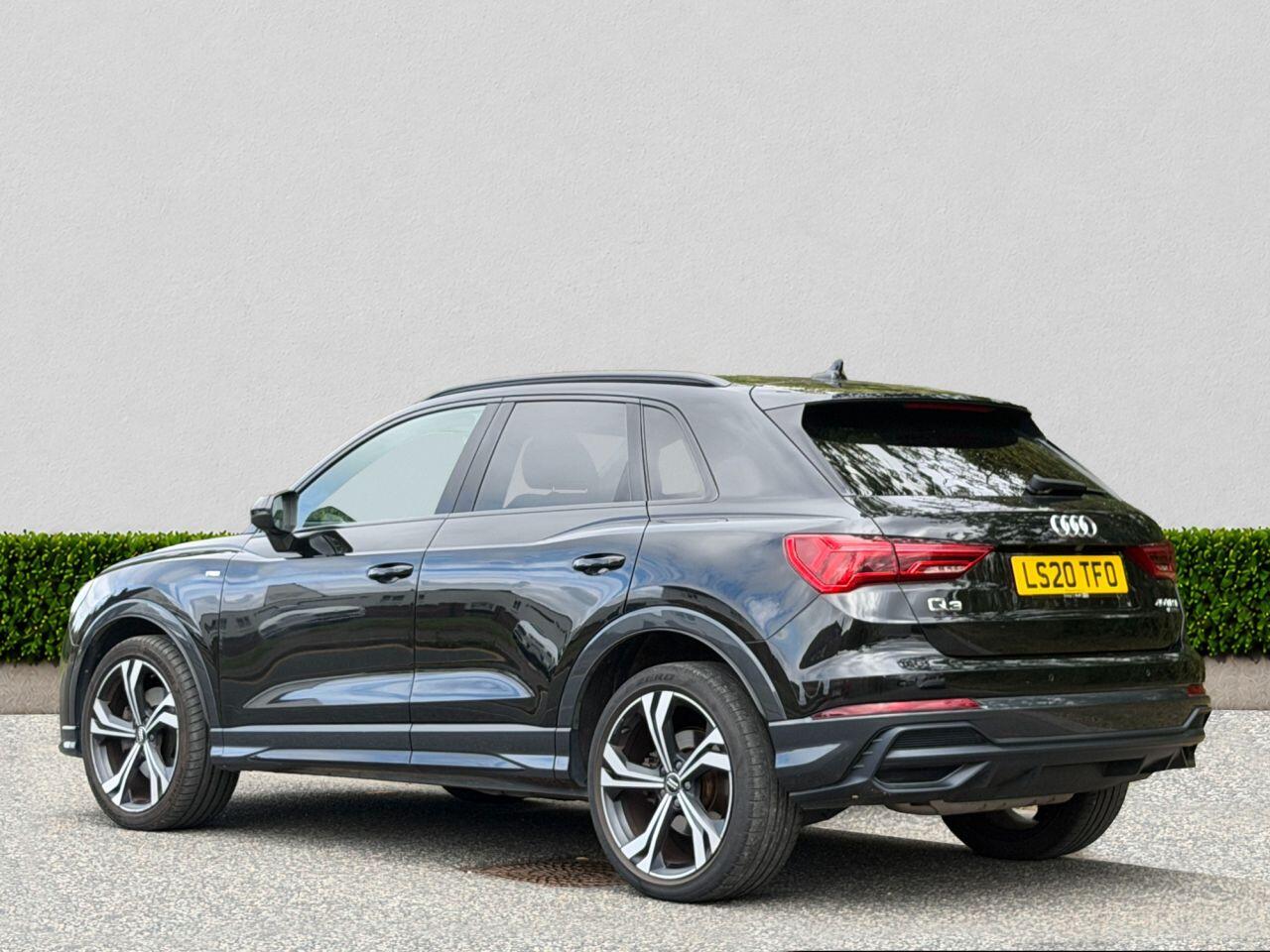 Audi Q3 view 5
