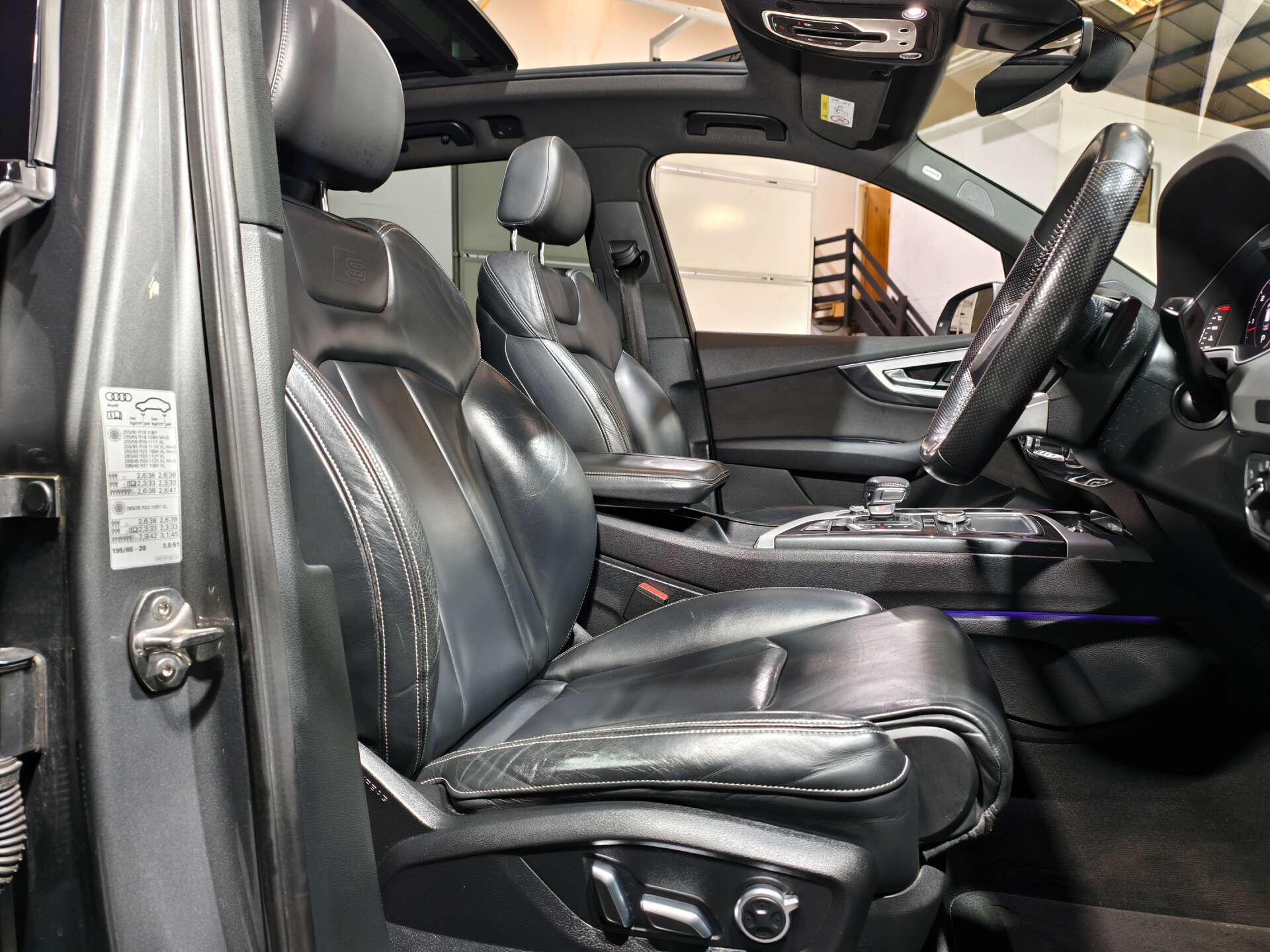 Audi Q7 view 18