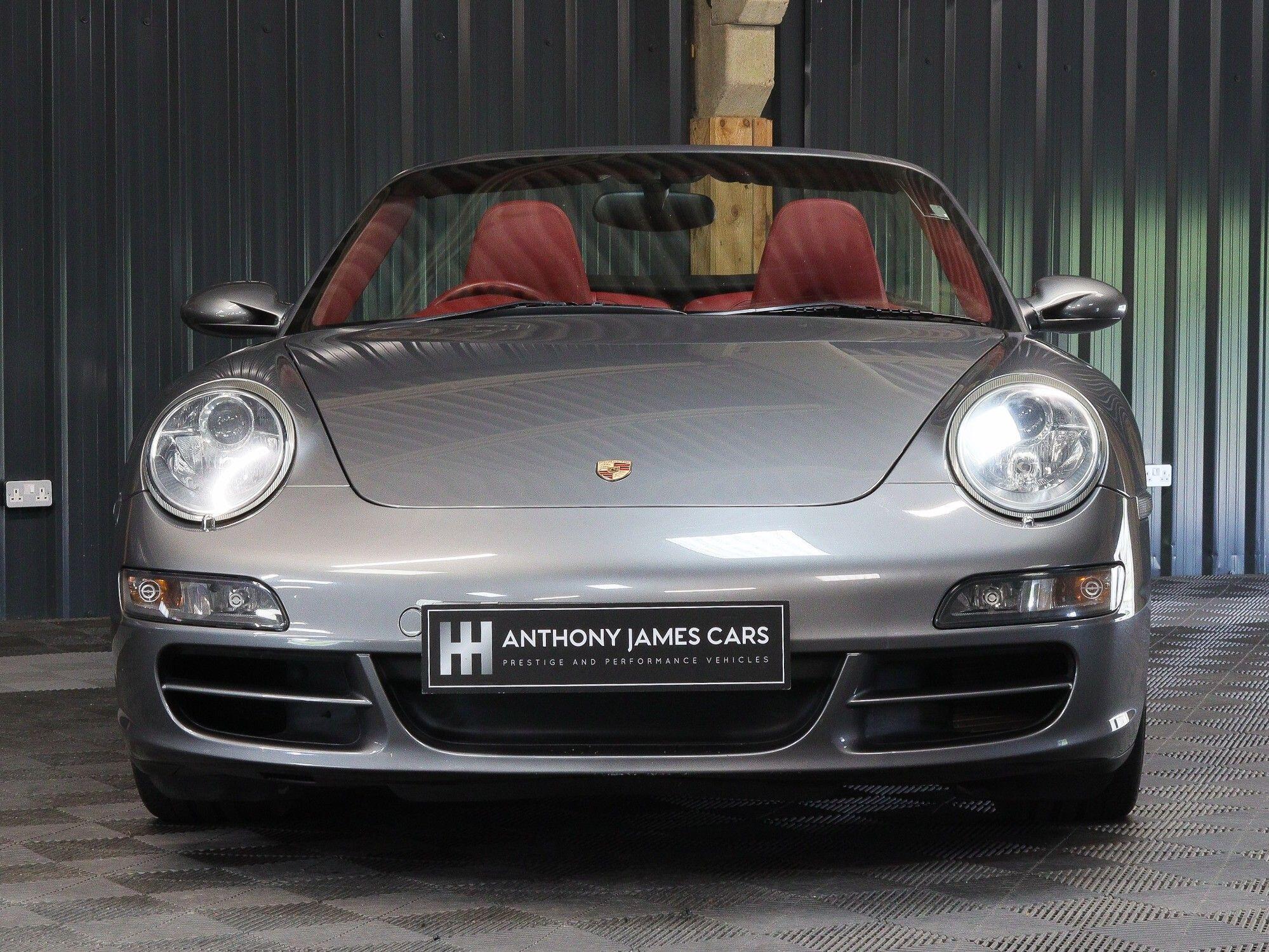 Porsche 911 view 7