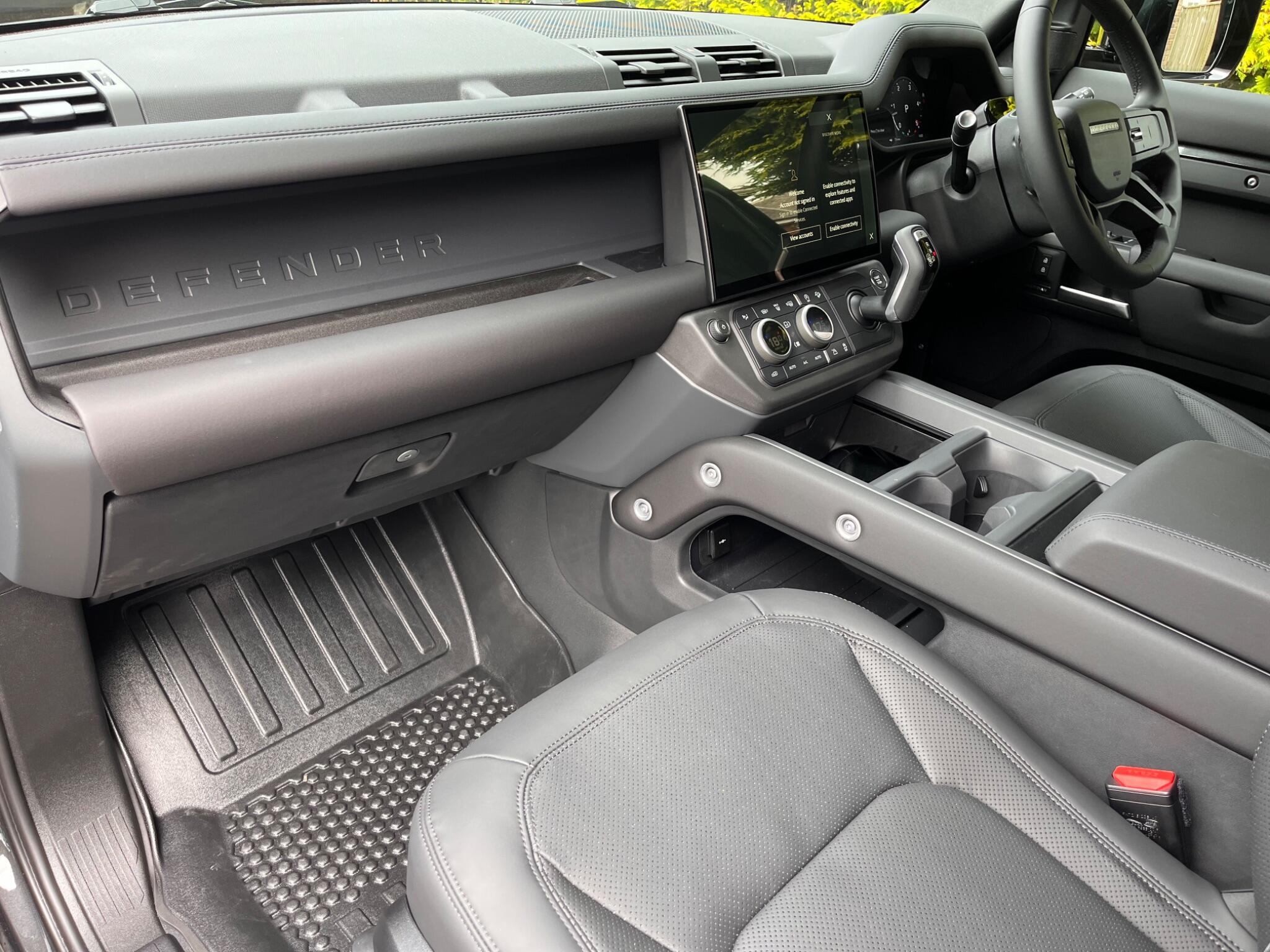 Land Rover Defender view 38
