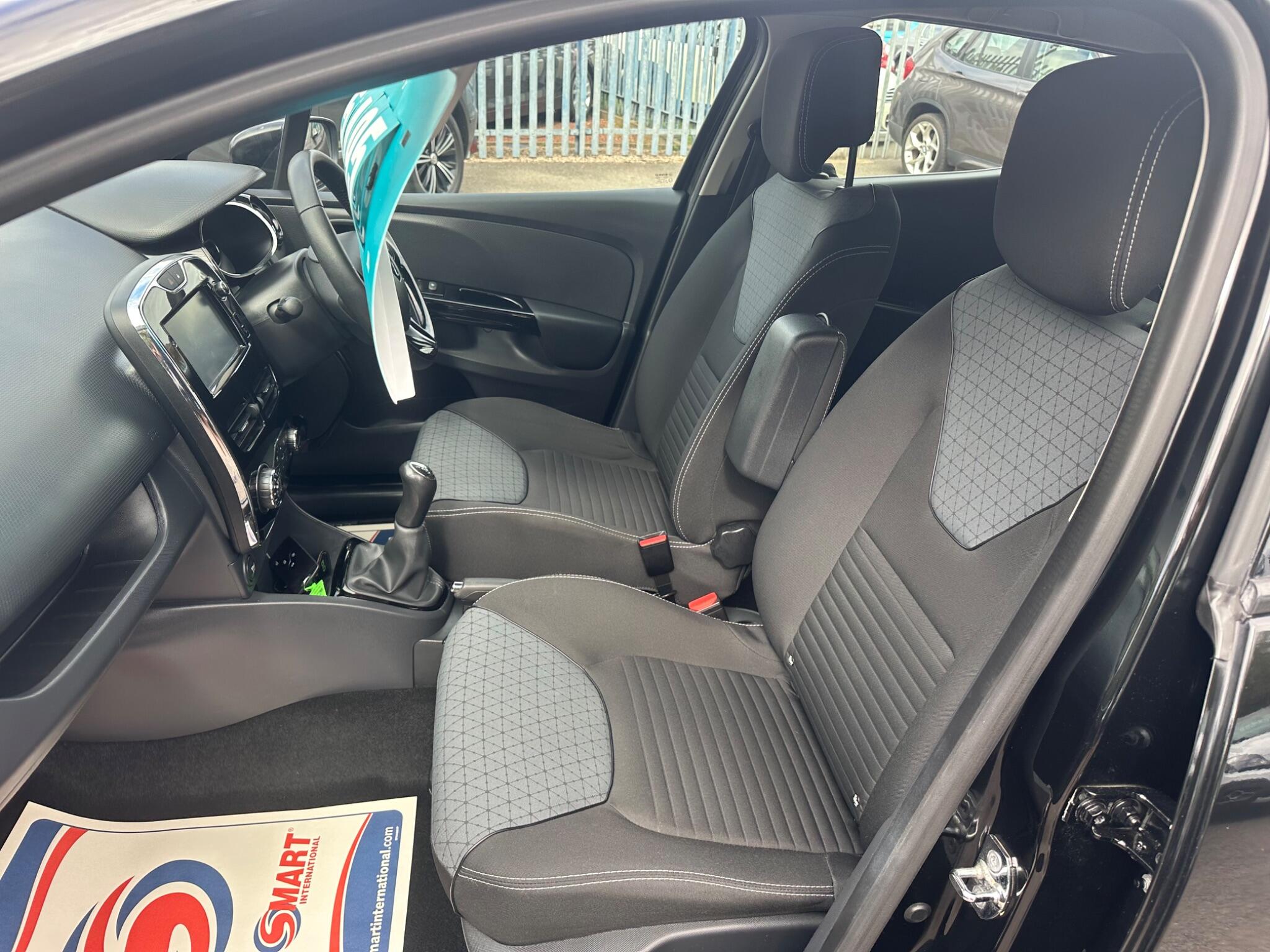 Renault Clio view 17