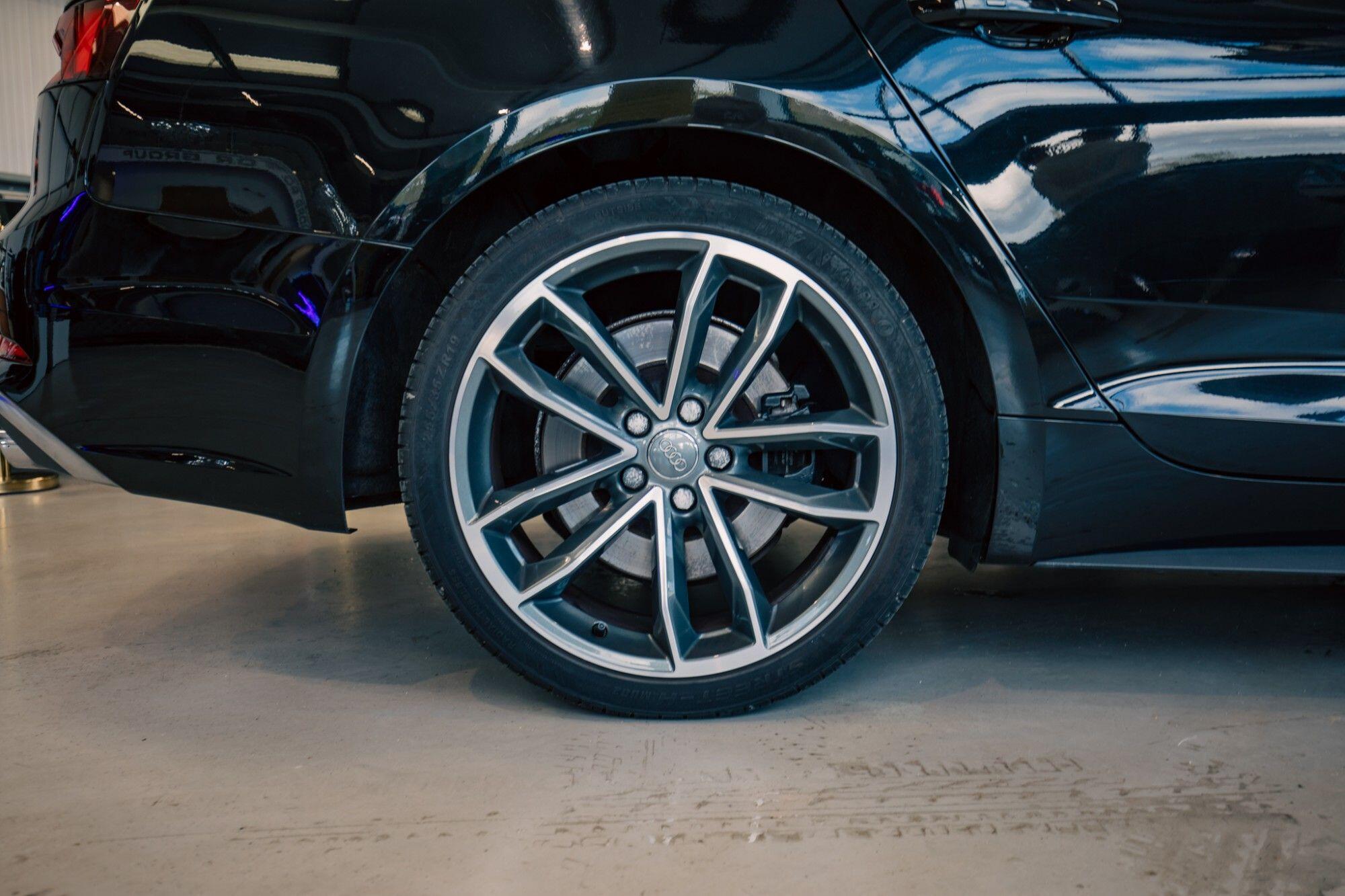 Audi S5 view 7