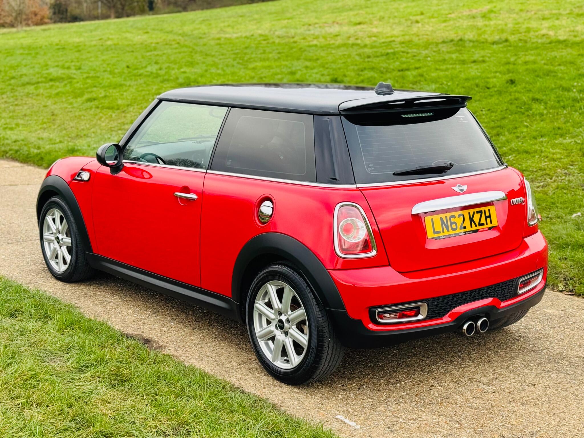 2013 MINI Hatch image 12