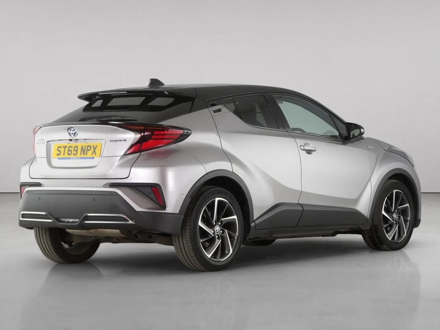 Toyota C-HR view 11