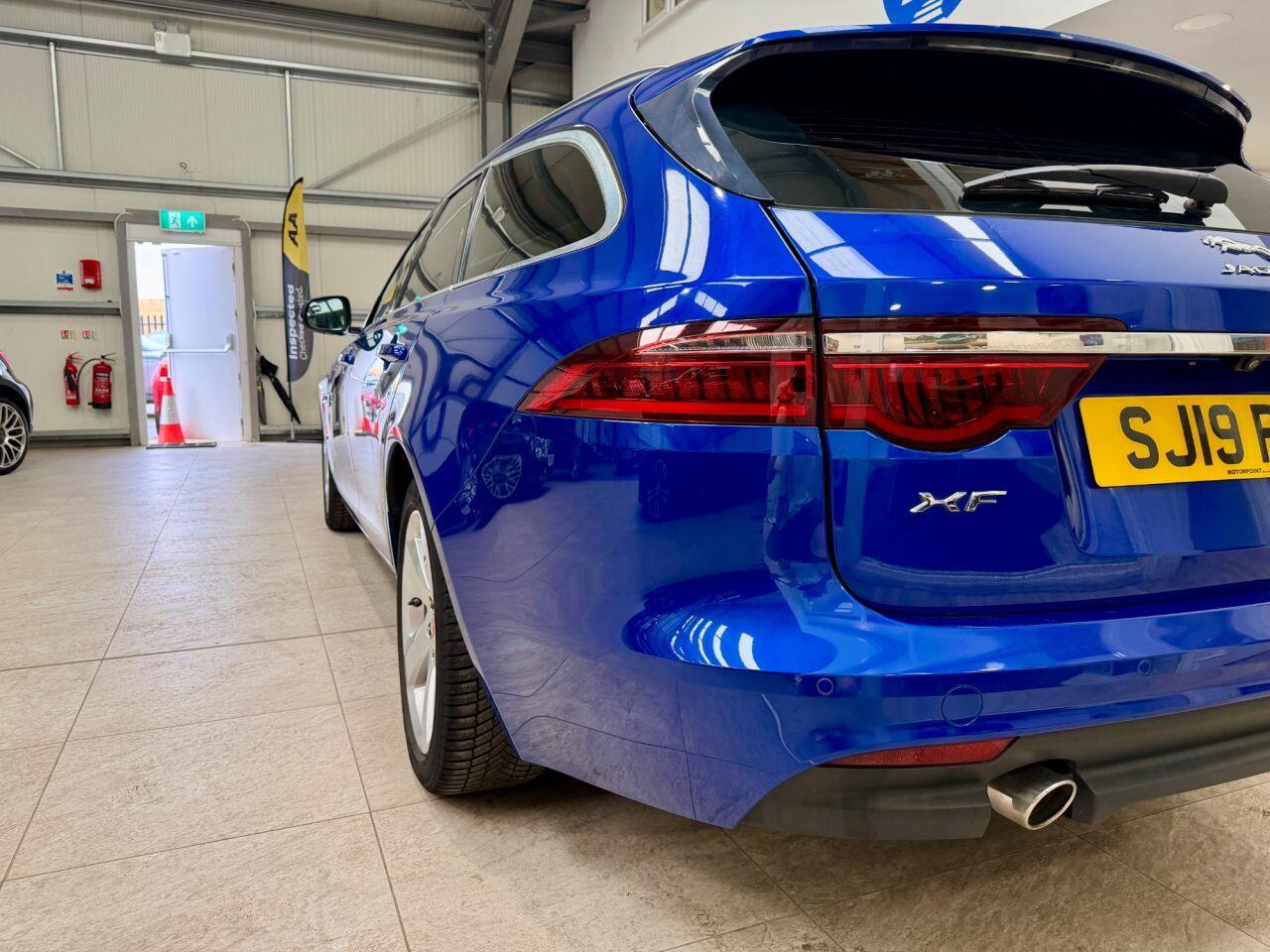 Jaguar XF view 28
